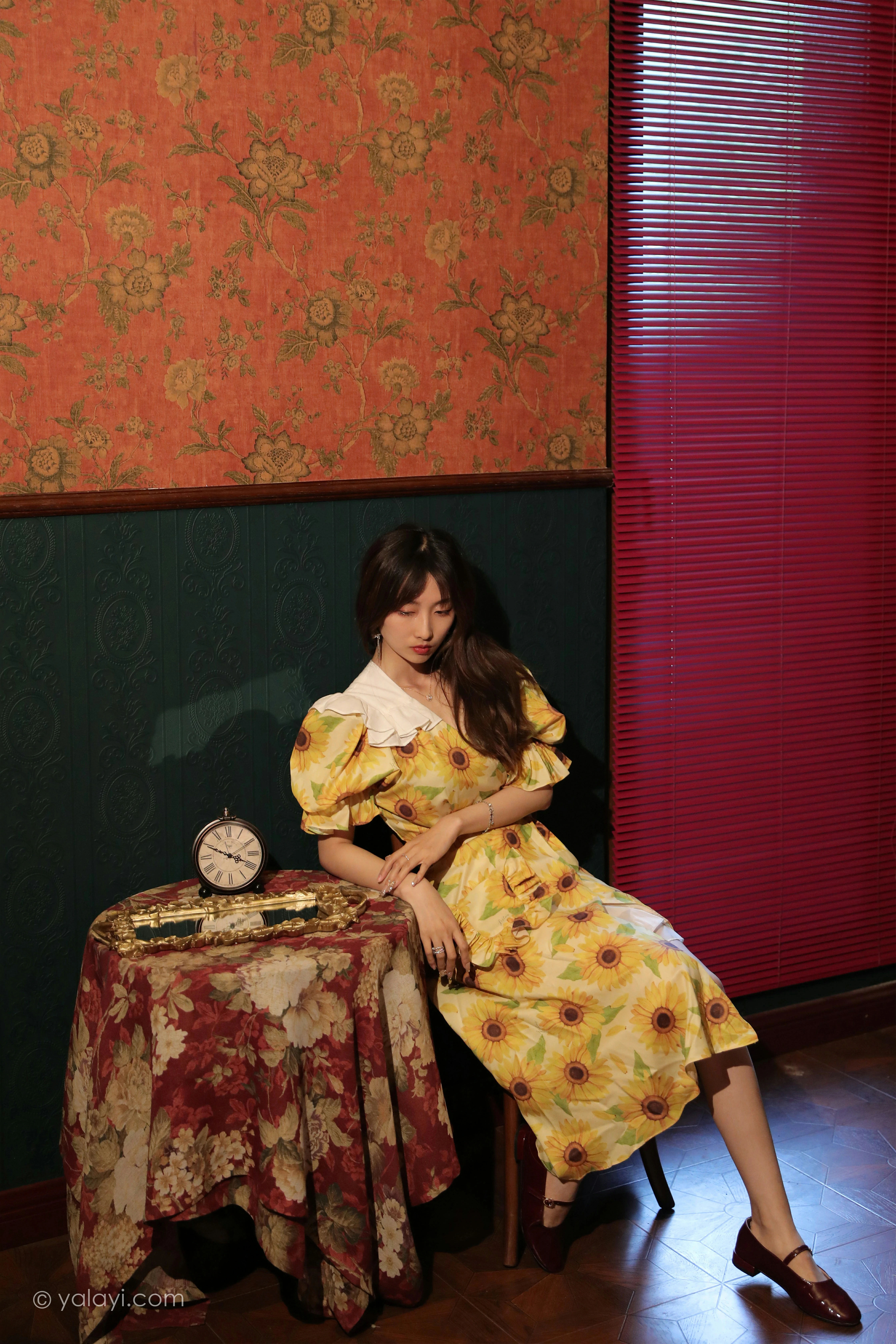 [YALAYI雅拉伊]NO.816 只剩下钢琴 佳佳 黄色连衣裙居家复古写真集第1张