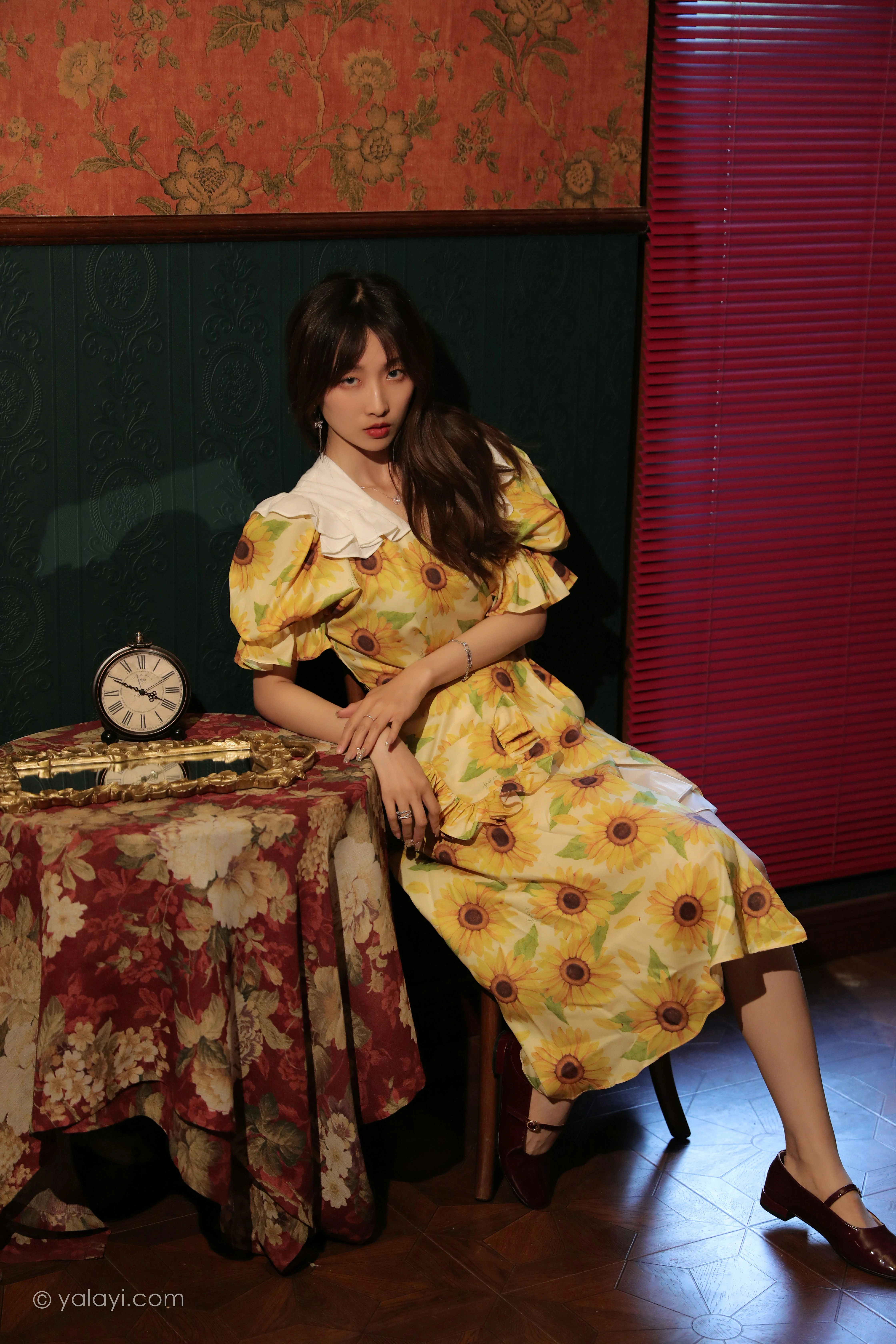 [YALAYI雅拉伊]NO.816 只剩下钢琴 佳佳 黄色连衣裙居家复古写真集第1张