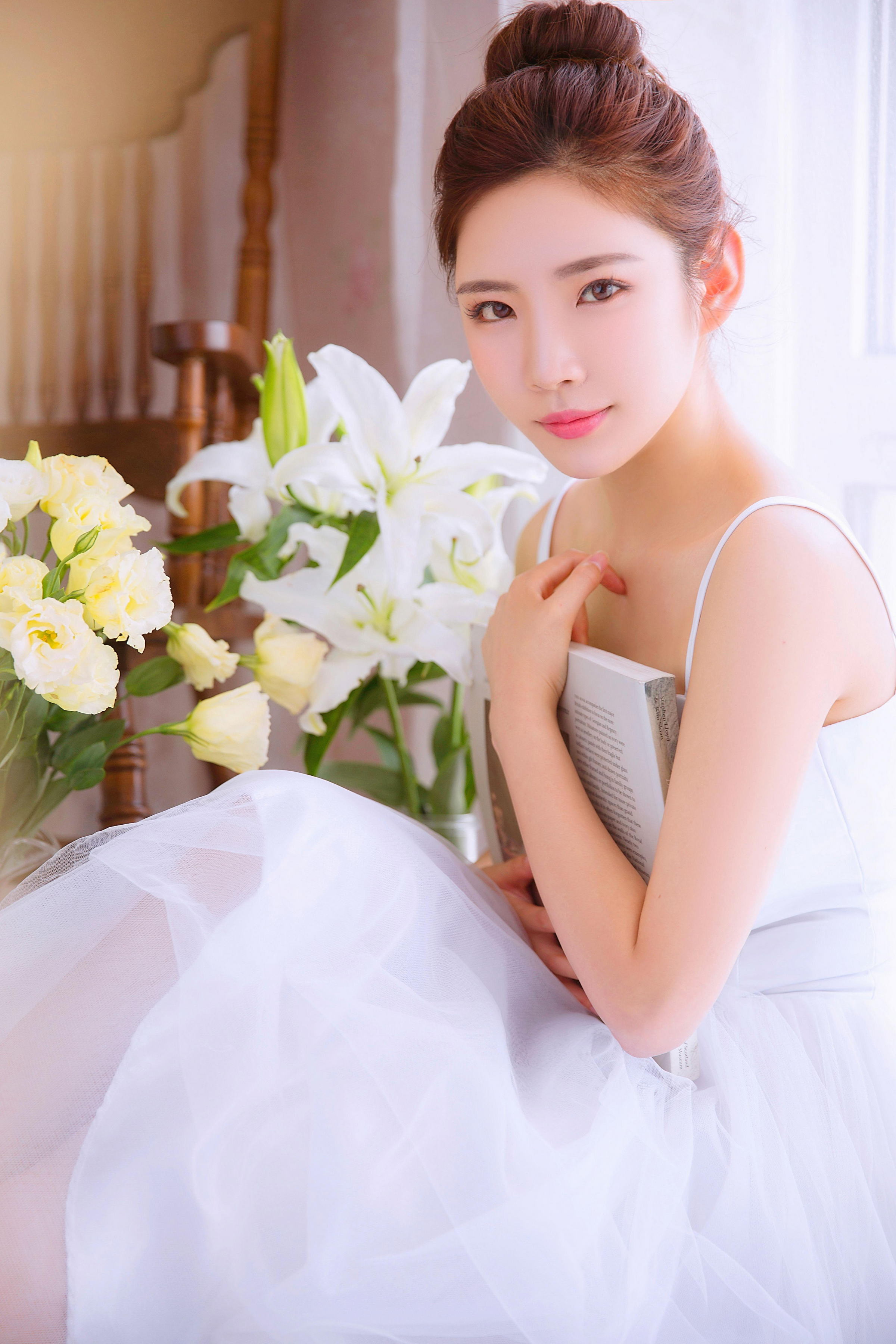 [YALAYI雅拉伊]2022.06.18 风仪玉立 丰满少妇 粉色透视睡衣与白色吊带连衣裙性感写真集第10张