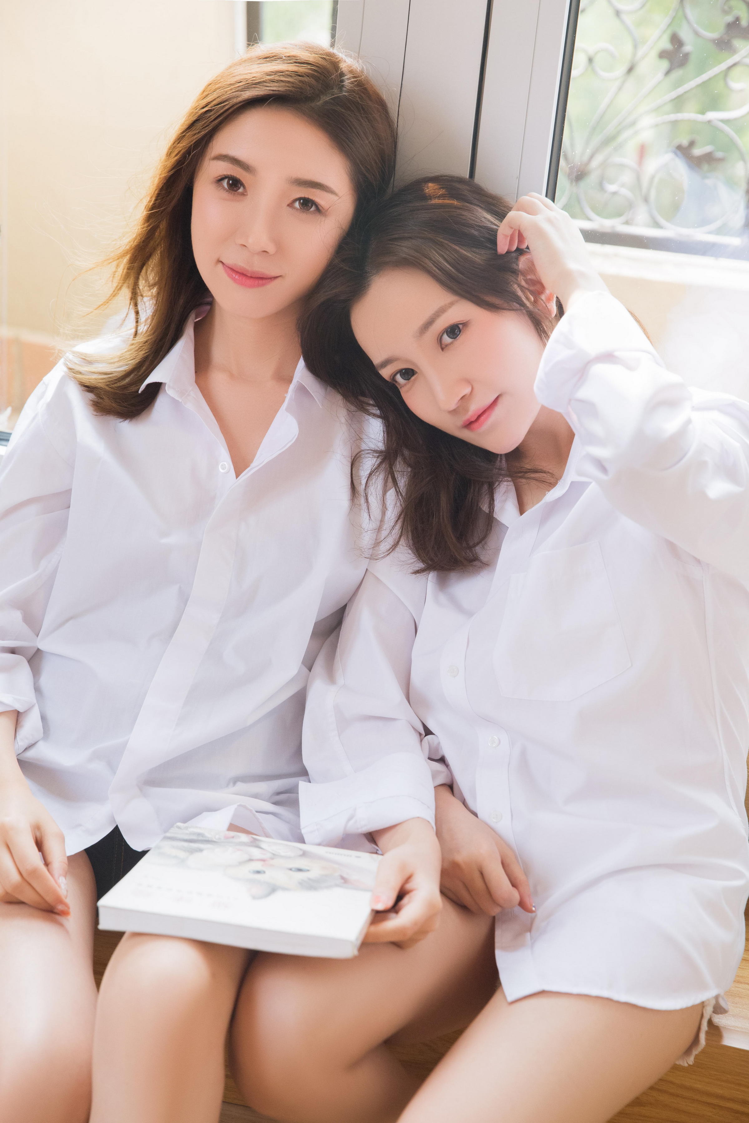 [YALAYI雅拉伊]2022.09.02 喜欢 清纯姐妹花 白色宽松衬衫与透视睡衣居家性感私房写真集第8张