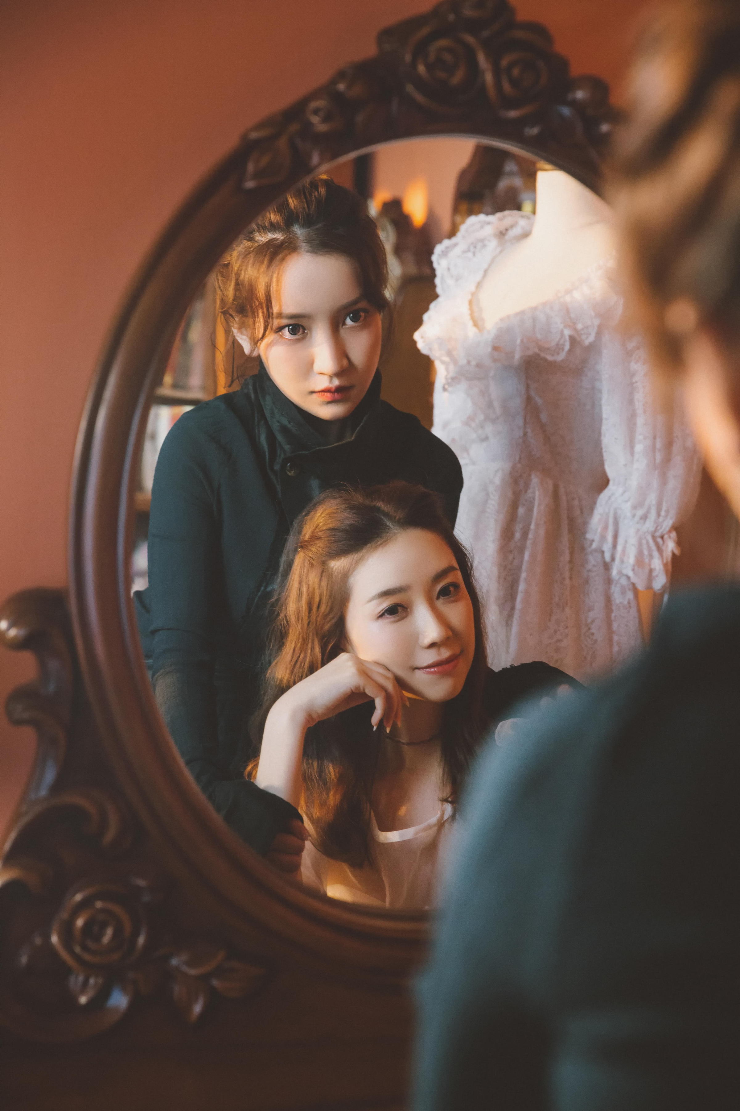 [YALAYI雅拉伊]2022.09.02 喜欢 清纯姐妹花 白色宽松衬衫与透视睡衣居家性感私房写真集第11张