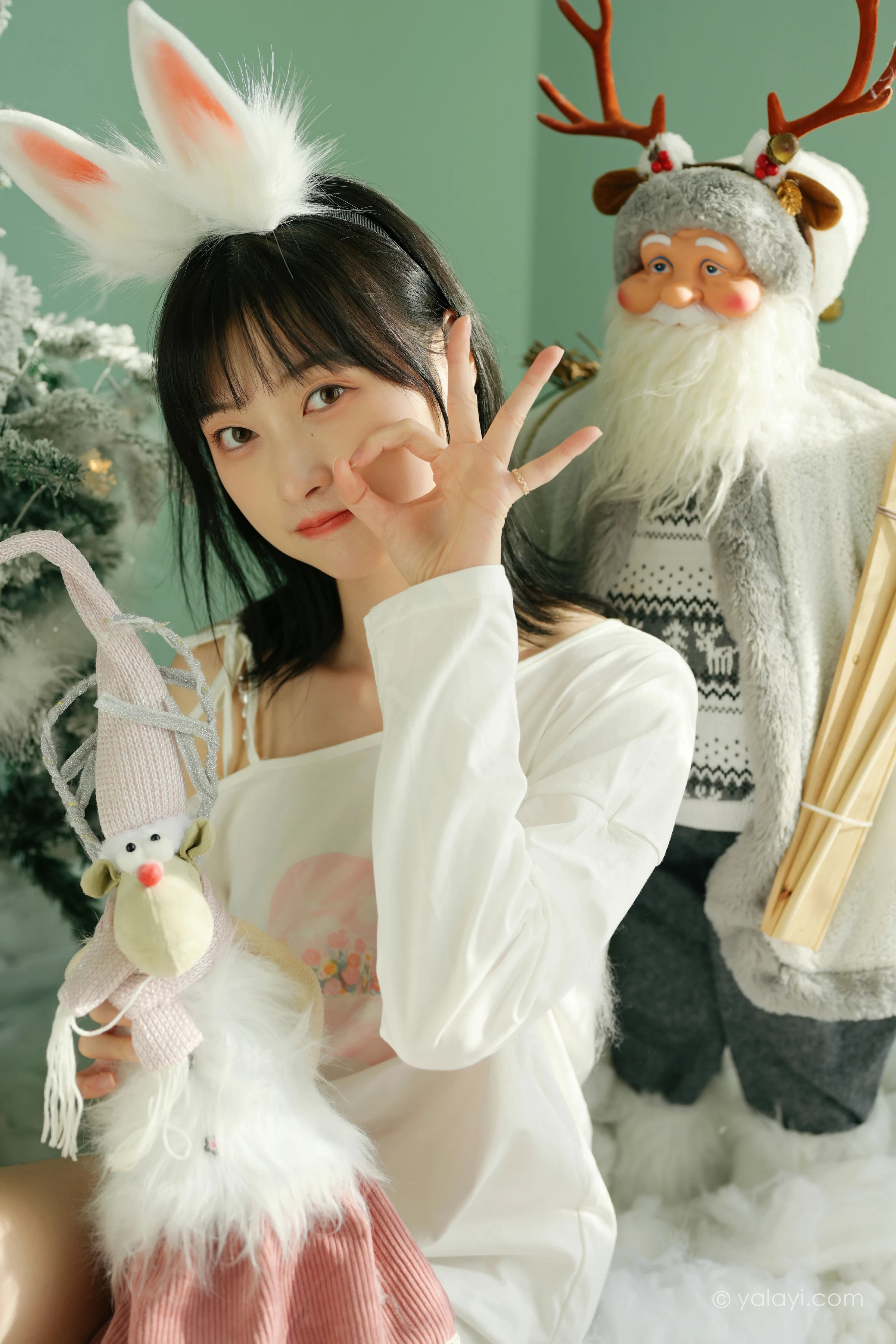 [YALAYI雅拉伊]2021.12.31 迎新 京京 白色透视宽松卫衣居家性感写真集第7张