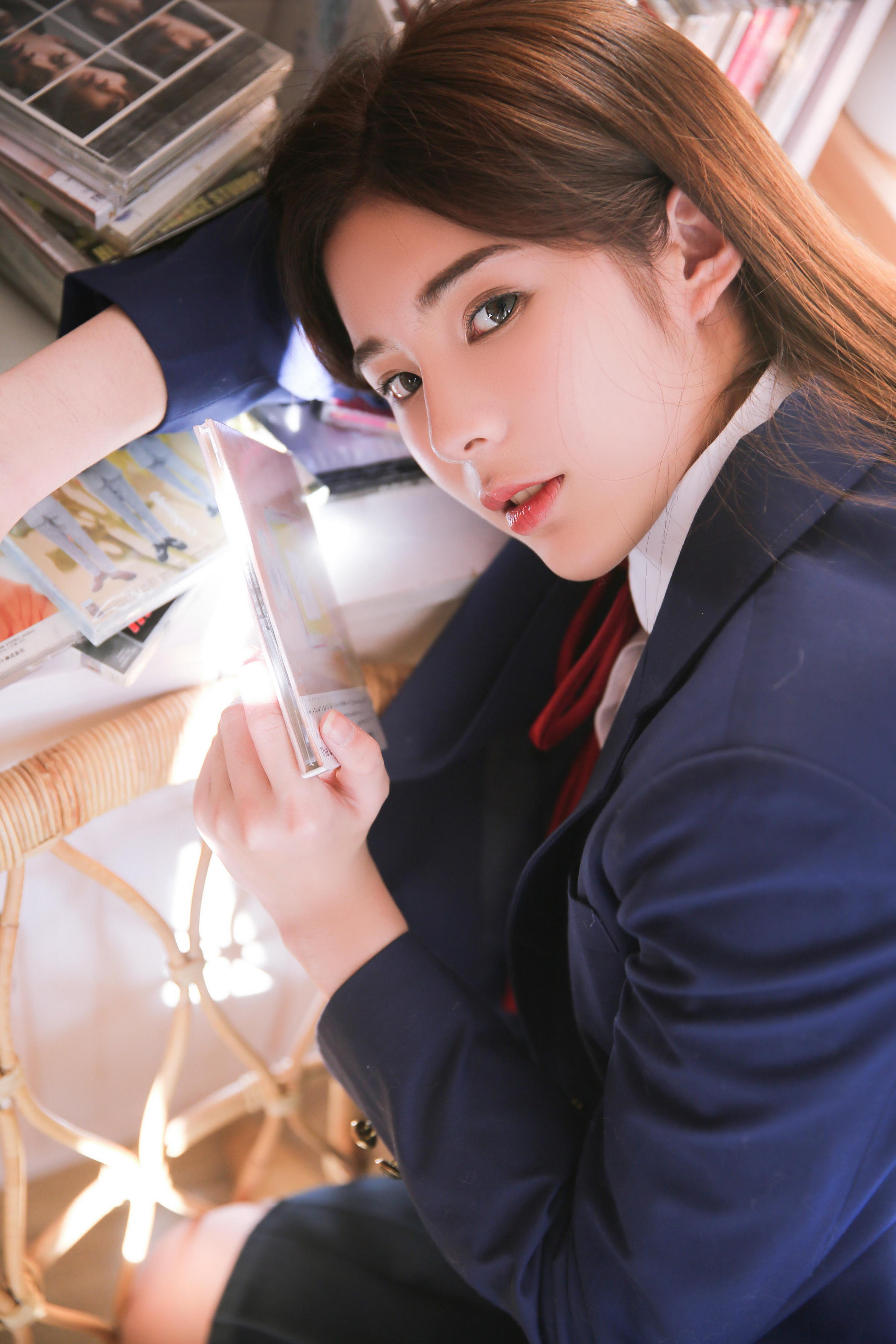 [YALAYI雅拉伊]2022.05.09 小饼干 白嫩少女 蓝色JK制服与橙色吊带连衣裙性感写真集第1张