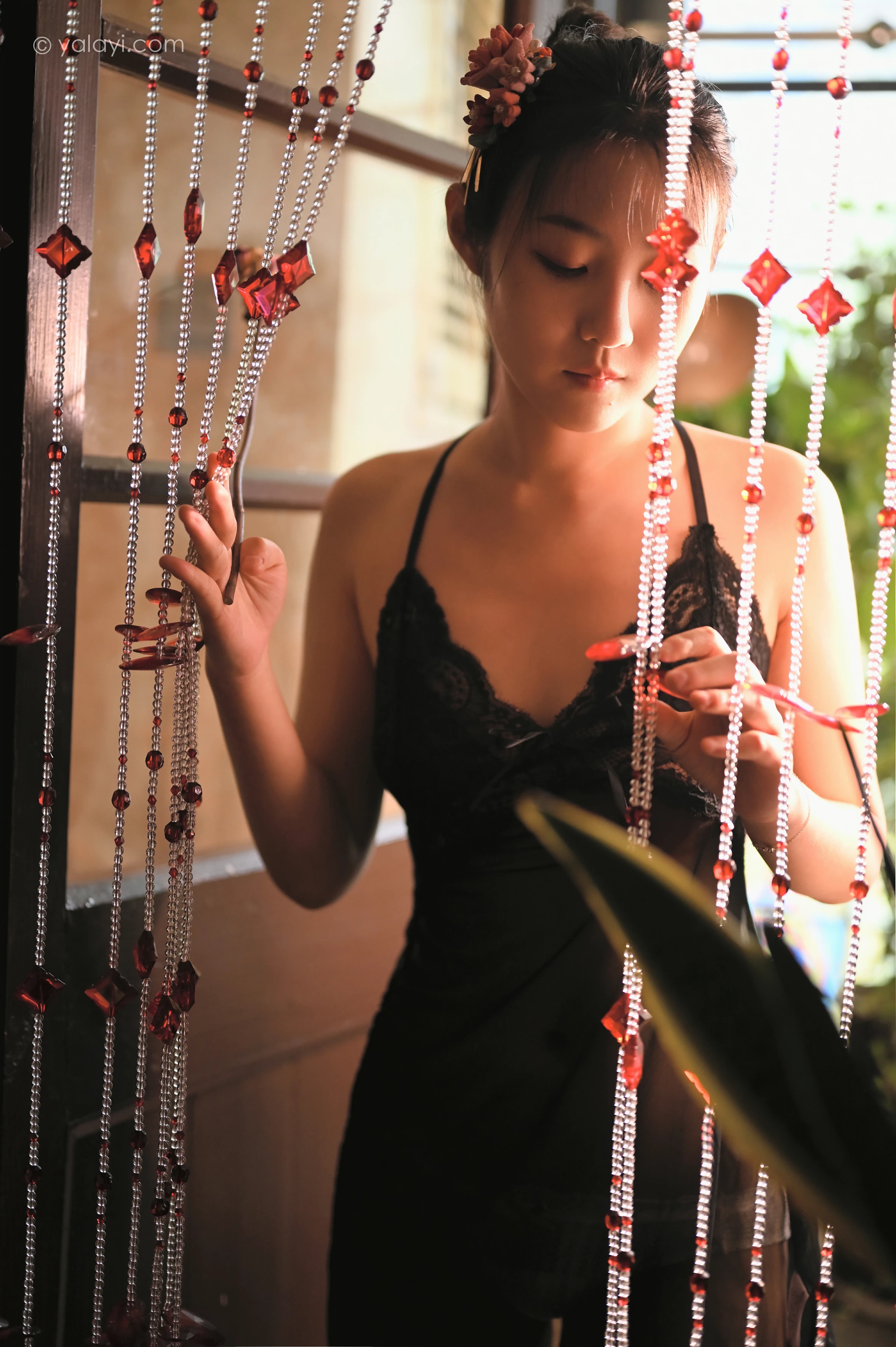 [YALAYI雅拉伊]NO.673 《剪烛西窗》 沈伊 黑色吊带蕾丝睡衣裙性感私房写真集第9张