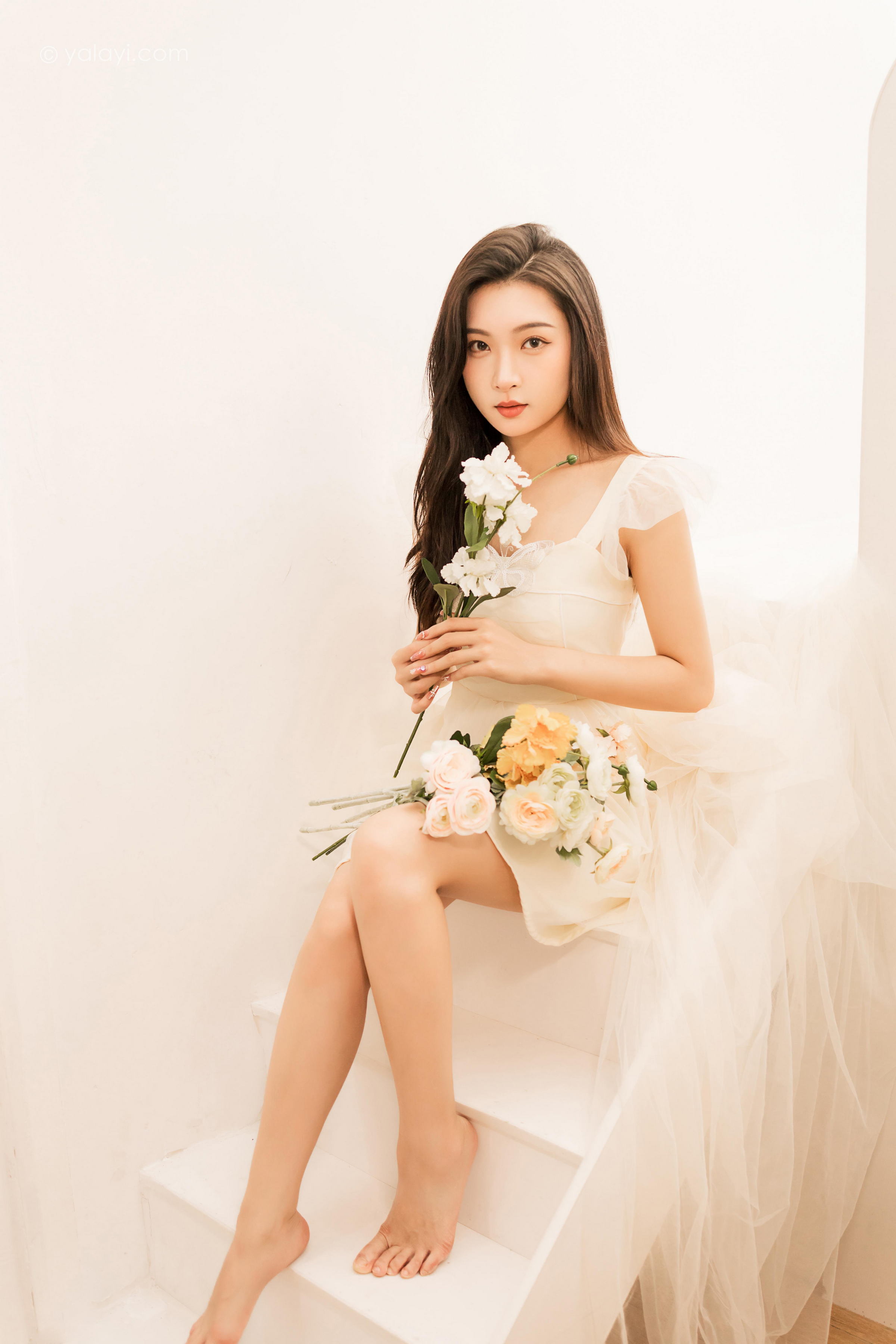 [YALAYI雅拉伊]2022.05.25 你别太迷人 徐小云 白色连衣裙居家清纯写真集第12张