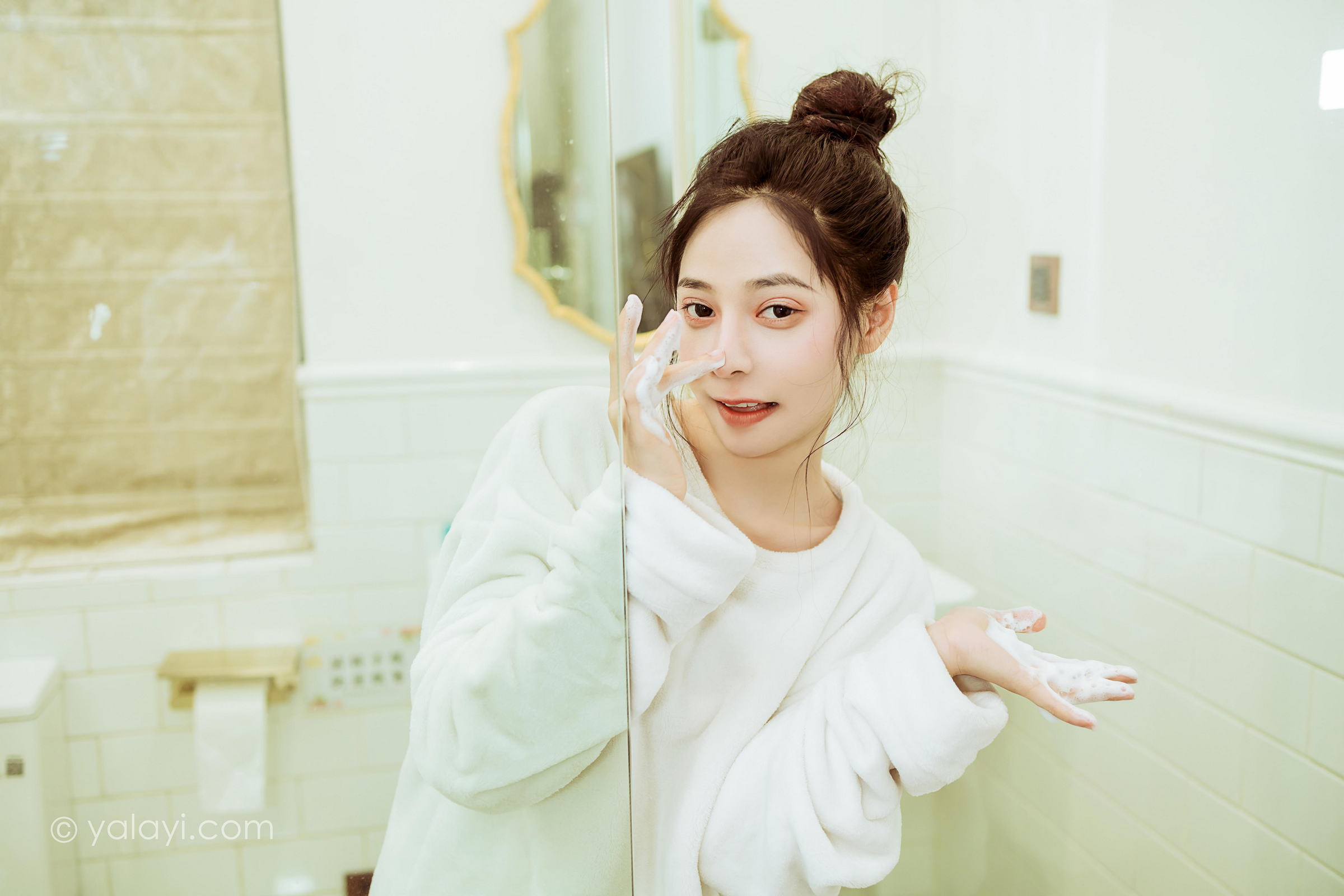 [YALAYI雅拉伊]2022.03.02 恋爱日常 诗咏 白色连身毛衣居家清纯写真集第12张
