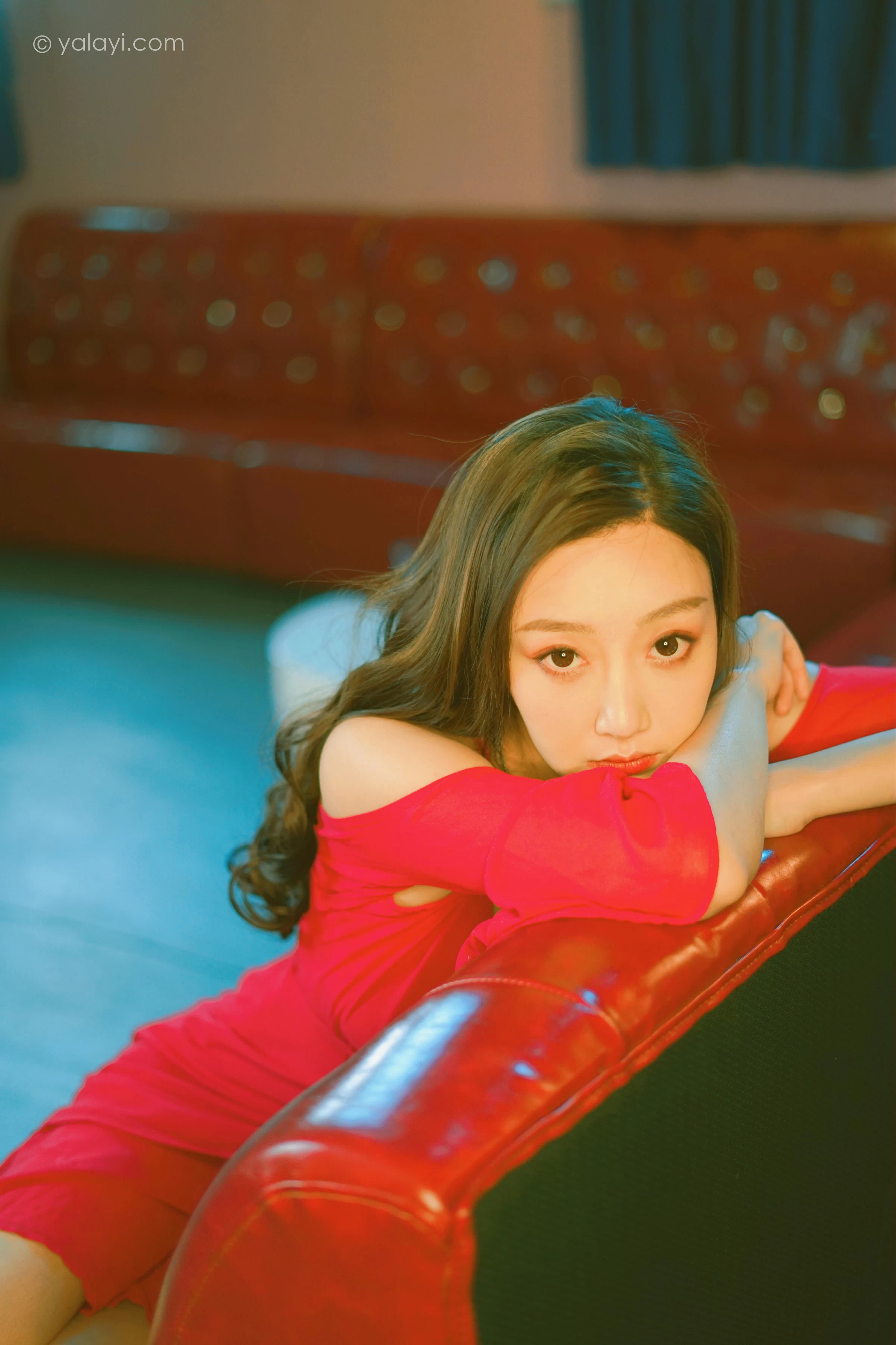 [YALAYI雅拉伊]2021.12.09 美好时光莫辜负 蕊思 红色吊带礼服裙性感私房写真集第11张