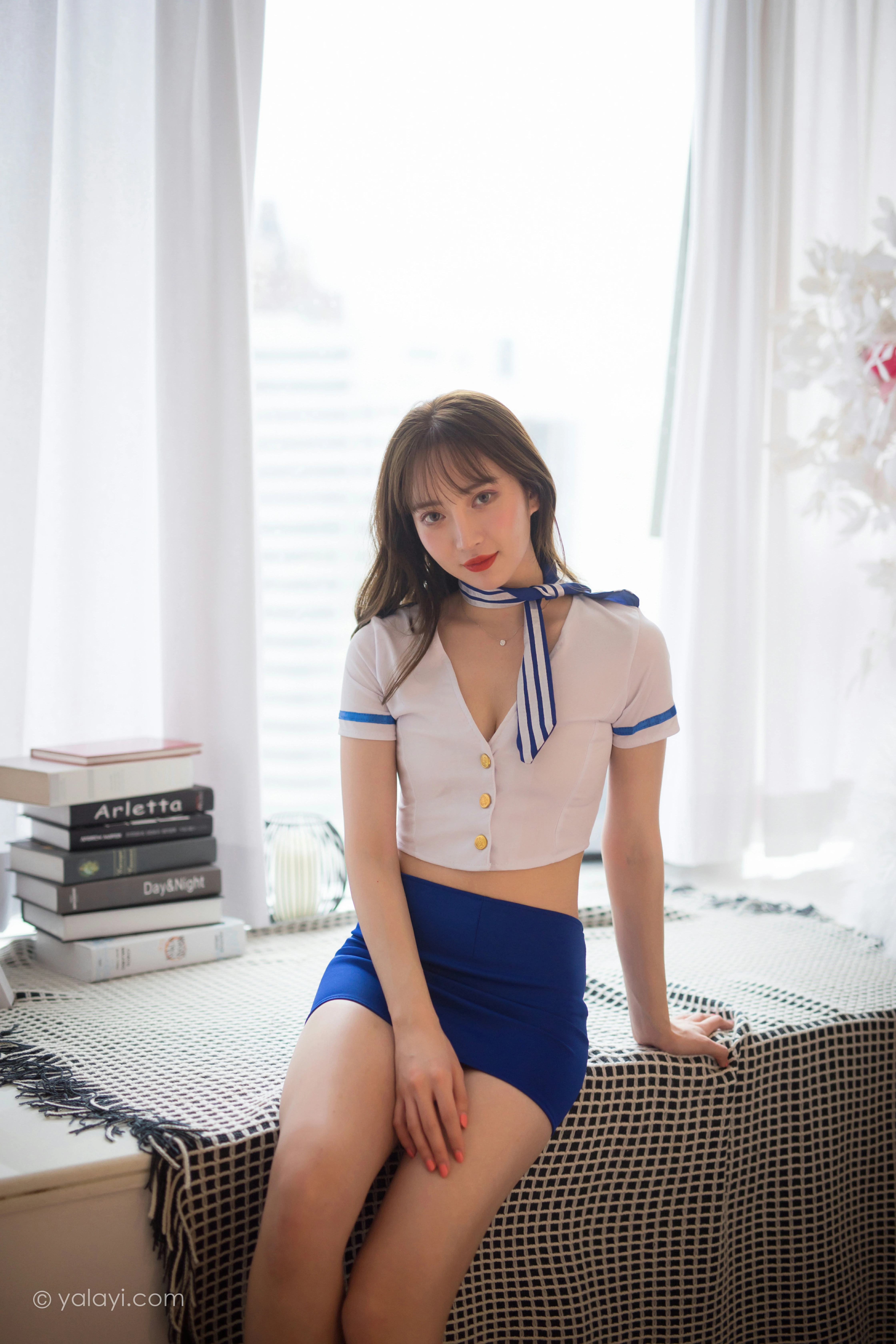 [YALAYI雅拉伊]NO.819 空中玩家 妍妍 性感情趣空姐制服加蓝色短裙私房写真集第2张