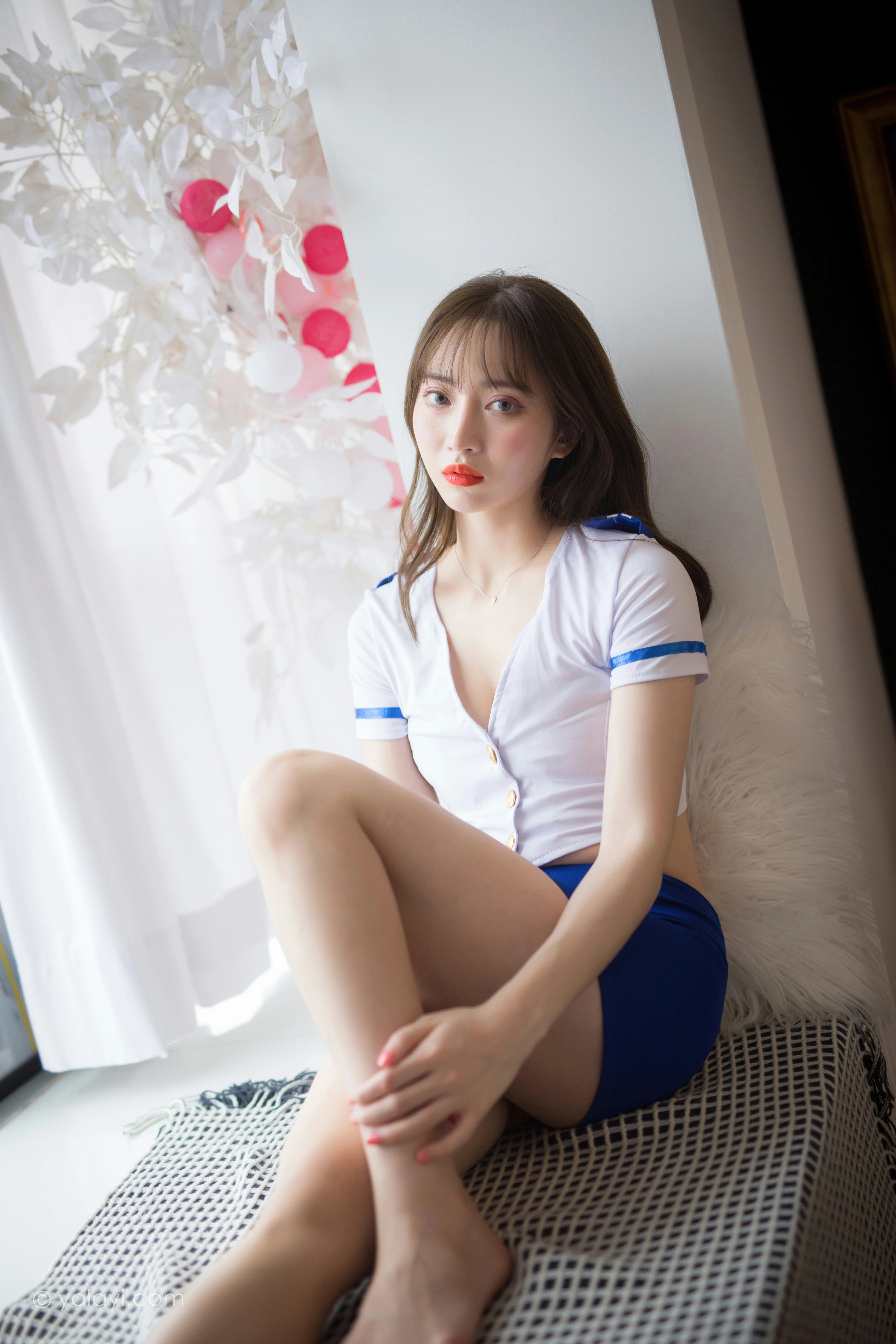 [YALAYI雅拉伊]NO.819 空中玩家 妍妍 性感情趣空姐制服加蓝色短裙私房写真集第5张
