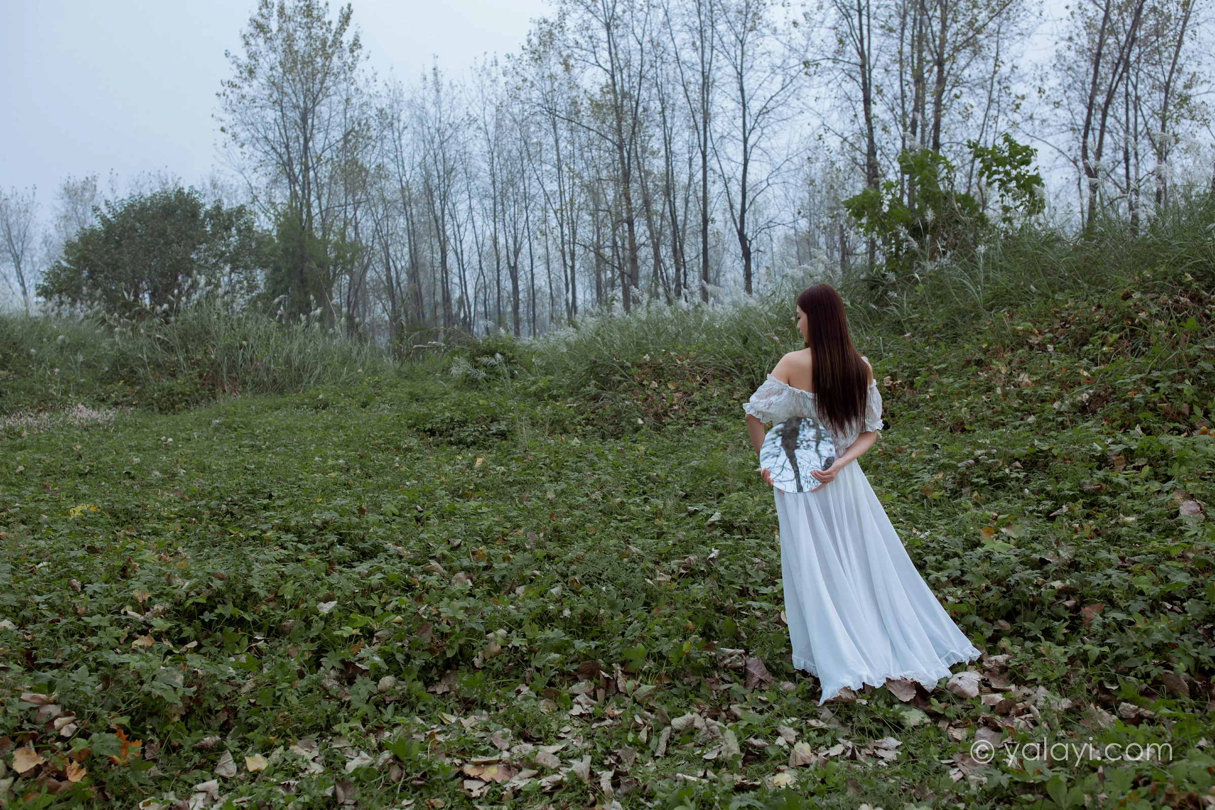 [YALAYI雅拉伊]NO.726 《找自己》 徐徐 白色抹胸蕾丝连衣裙加透视情趣内衣性感私房写真集第4张