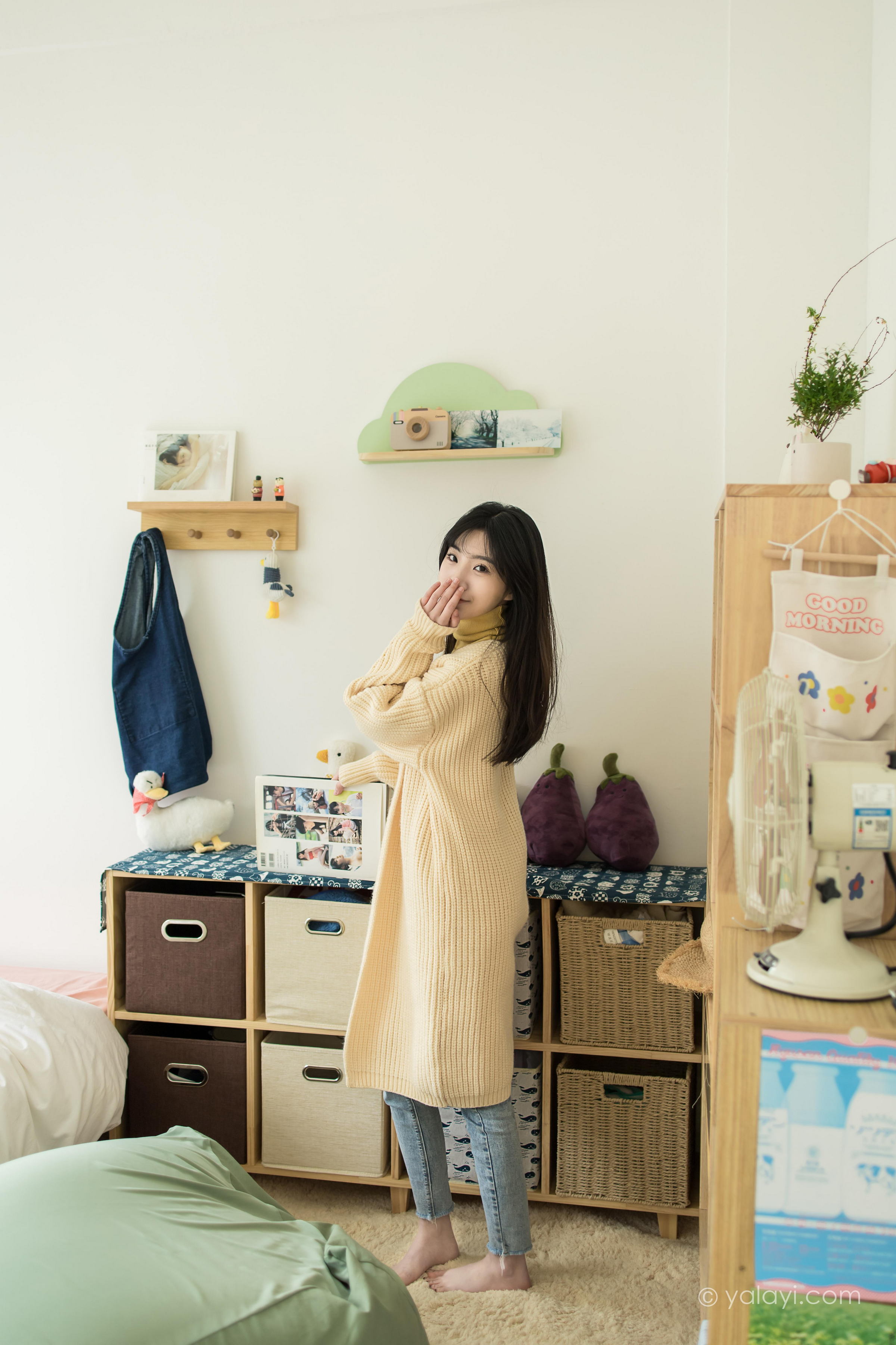 [YALAYI雅拉伊]2022.03.04 玉兰花 小乔 黄色毛衣加紧身牛仔裤居家清纯写真集第11张