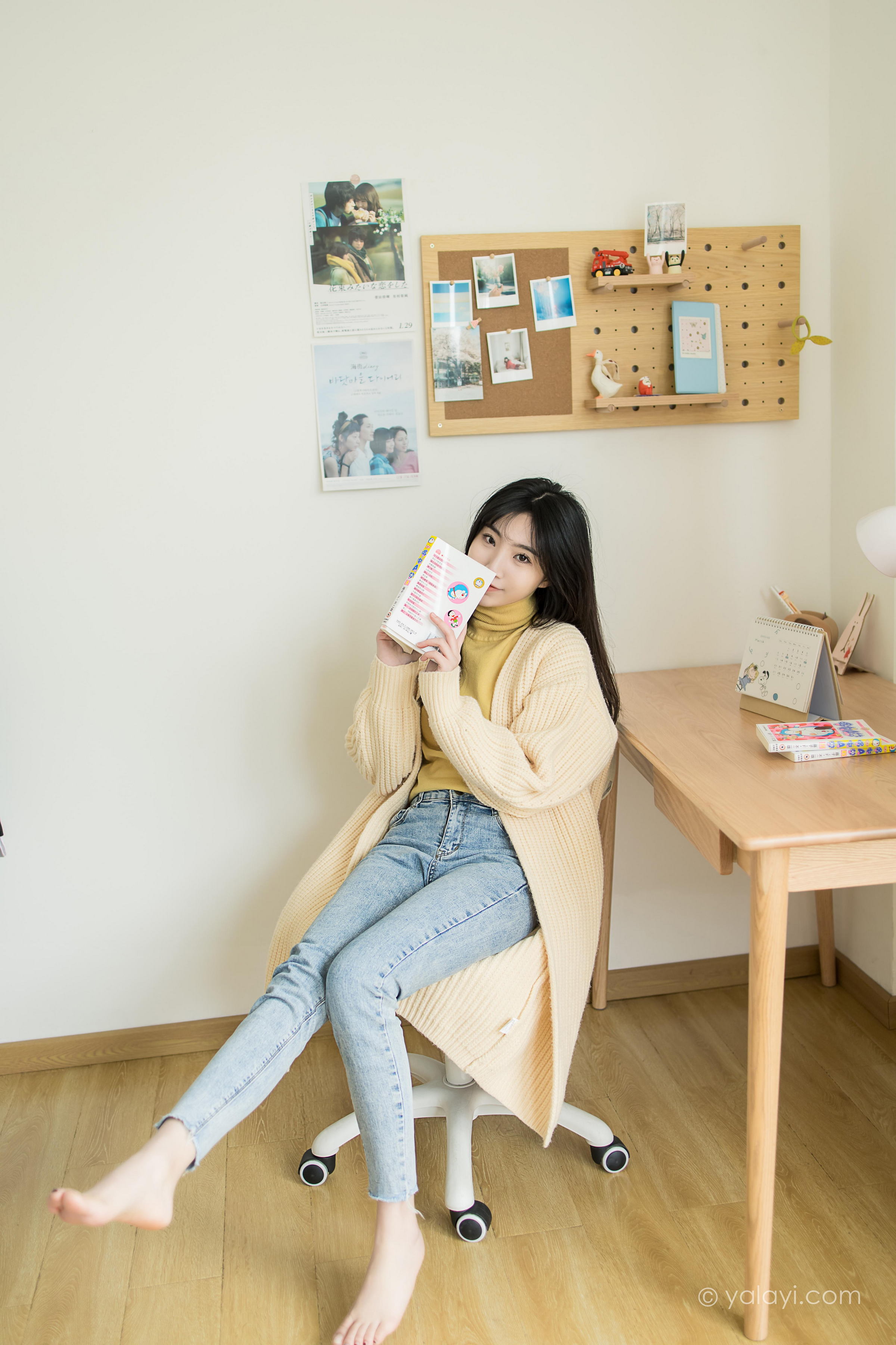 [YALAYI雅拉伊]2022.03.04 玉兰花 小乔 黄色毛衣加紧身牛仔裤居家清纯写真集第12张