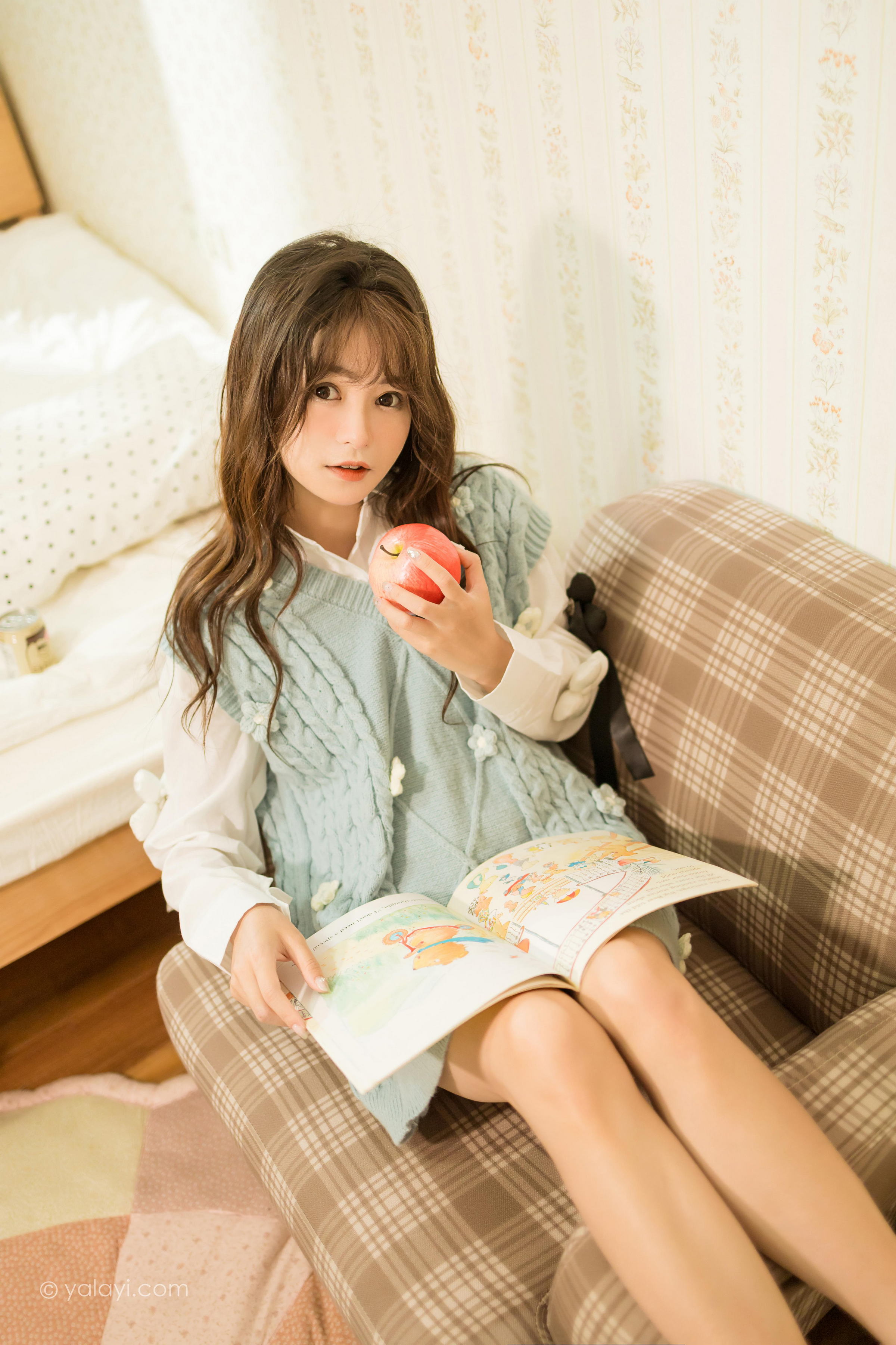 [YALAYI雅拉伊]2022.05.18 微微一笑 小亭 灰色镂空毛衣裙加白色衬衫清纯写真集第10张