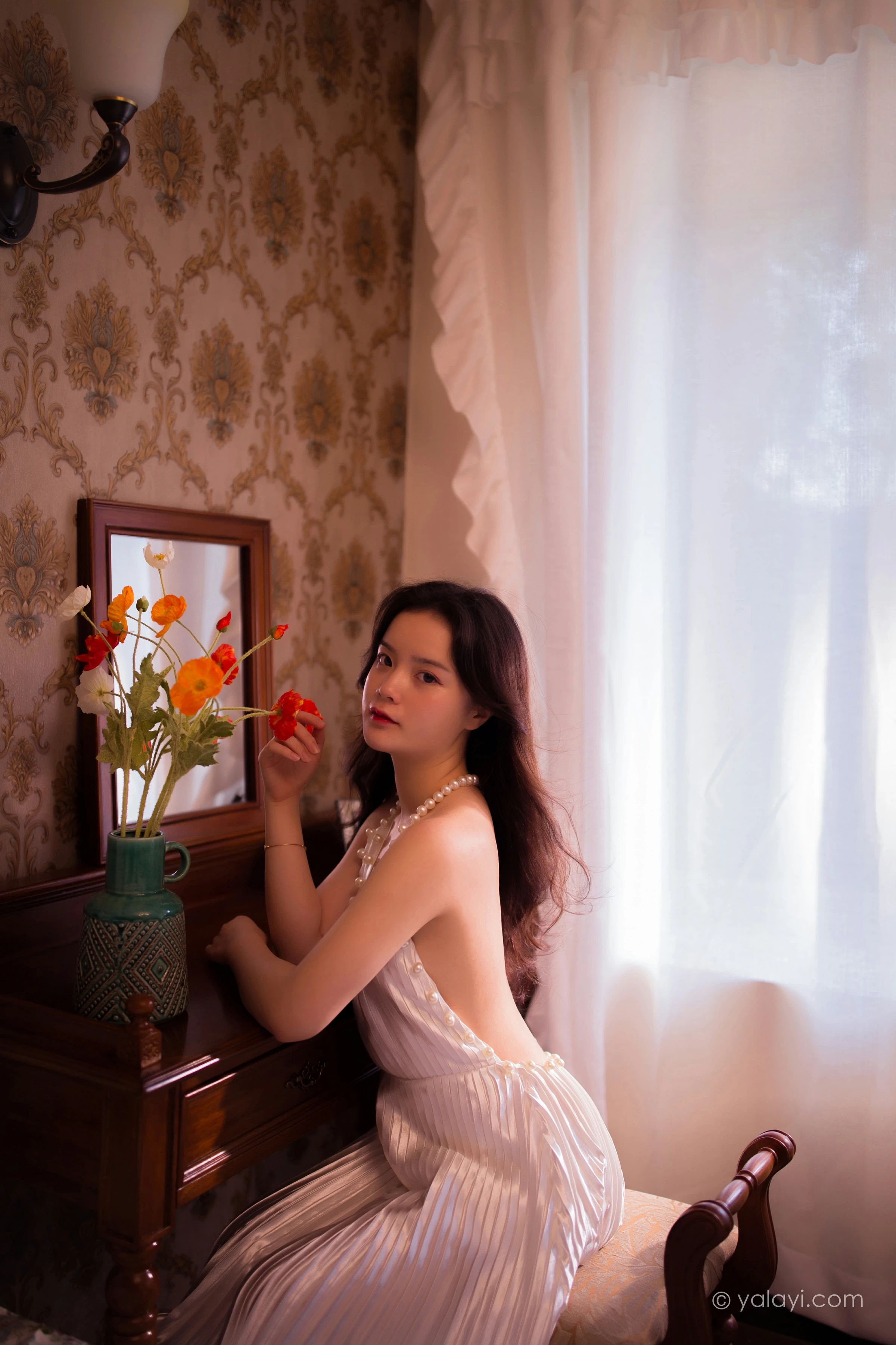 [YALAYI雅拉伊]NO.675 《月亮公主》 珍珠 白色吊脖裸背连衣裙性感私房写真集第6张