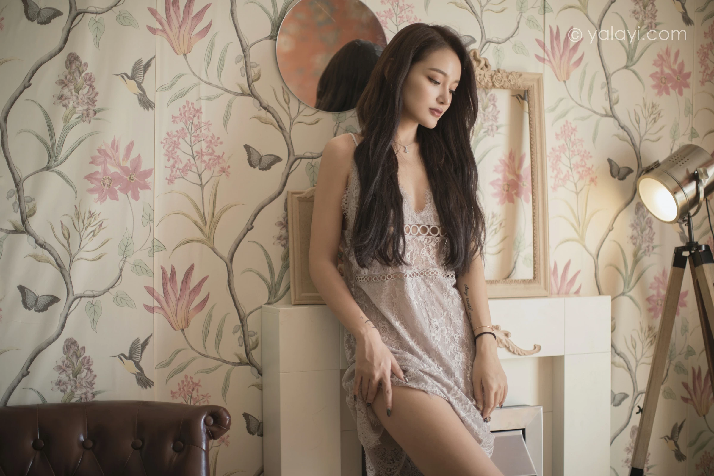 [YALAYI雅拉伊]NO.665 《无问》 刘子炀 白色透视蕾丝连衣裙性感私房写真集第9张