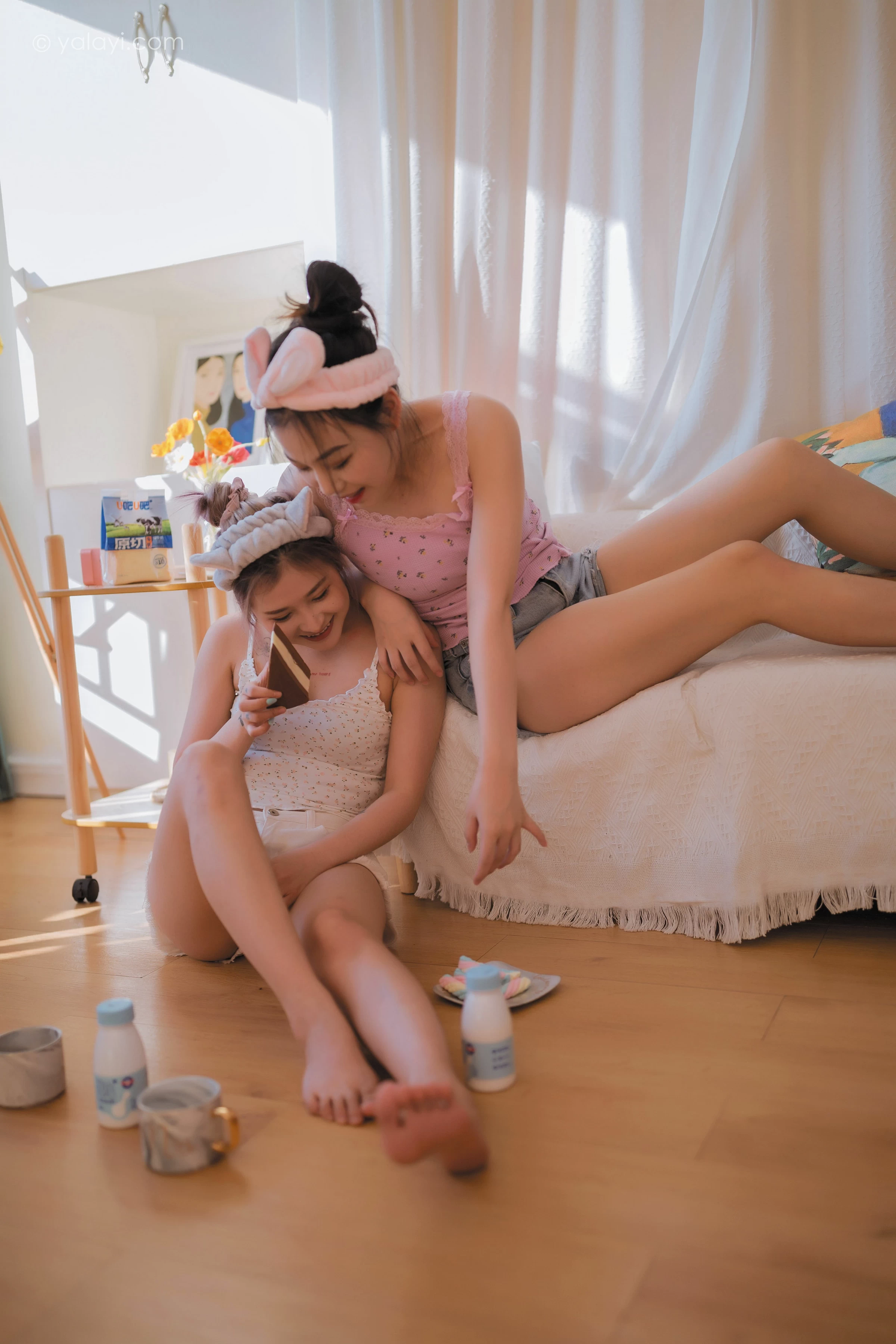 [YALAYI雅拉伊]NO.728 《另一个我》 左木 梦涵 性感小背心加短裤居家私房写真集第8张