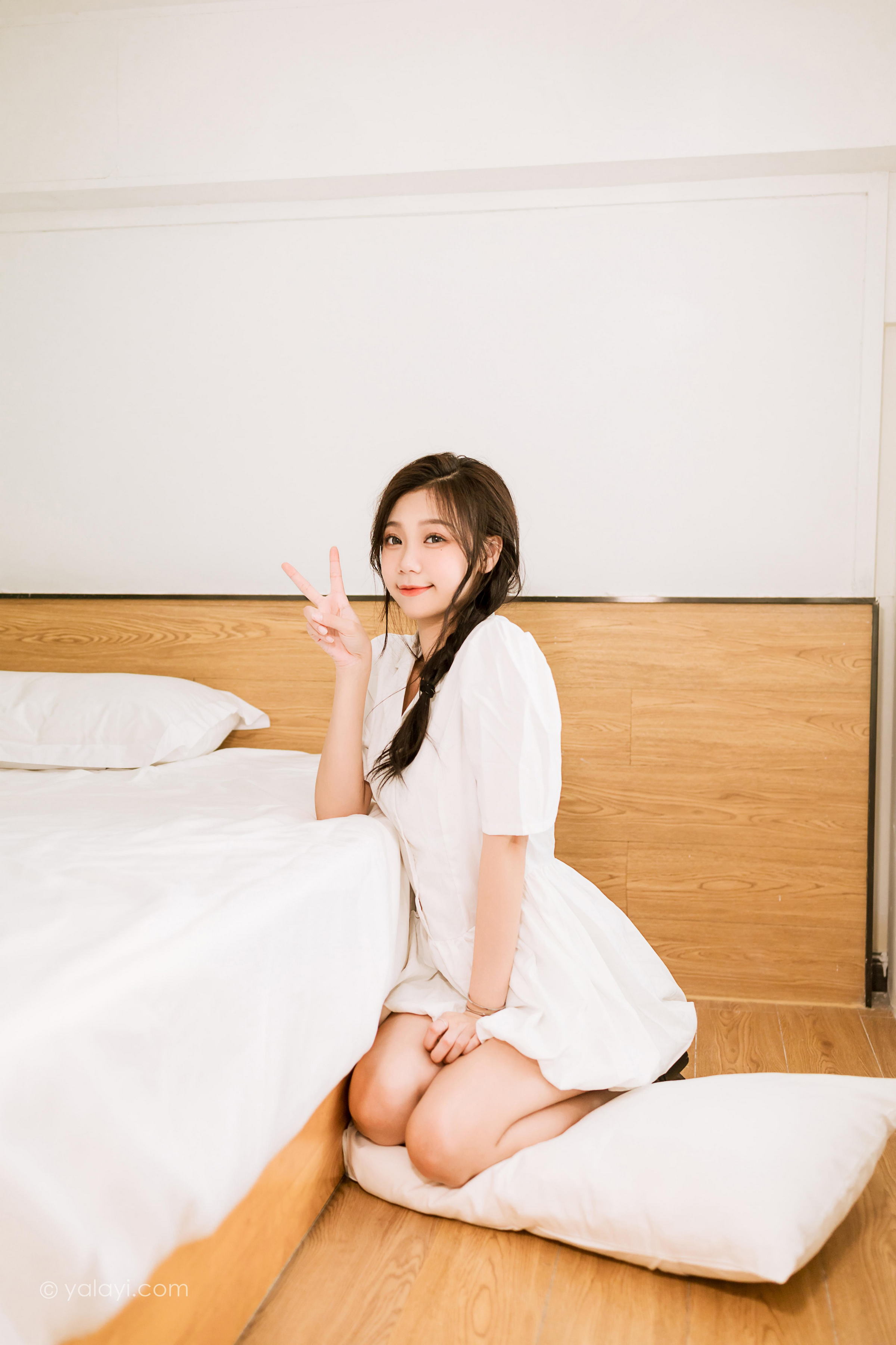 [YALAYI雅拉伊]2022.07.01 好美丽 梓瑶 白色连衣裙居家清纯写真集第6张