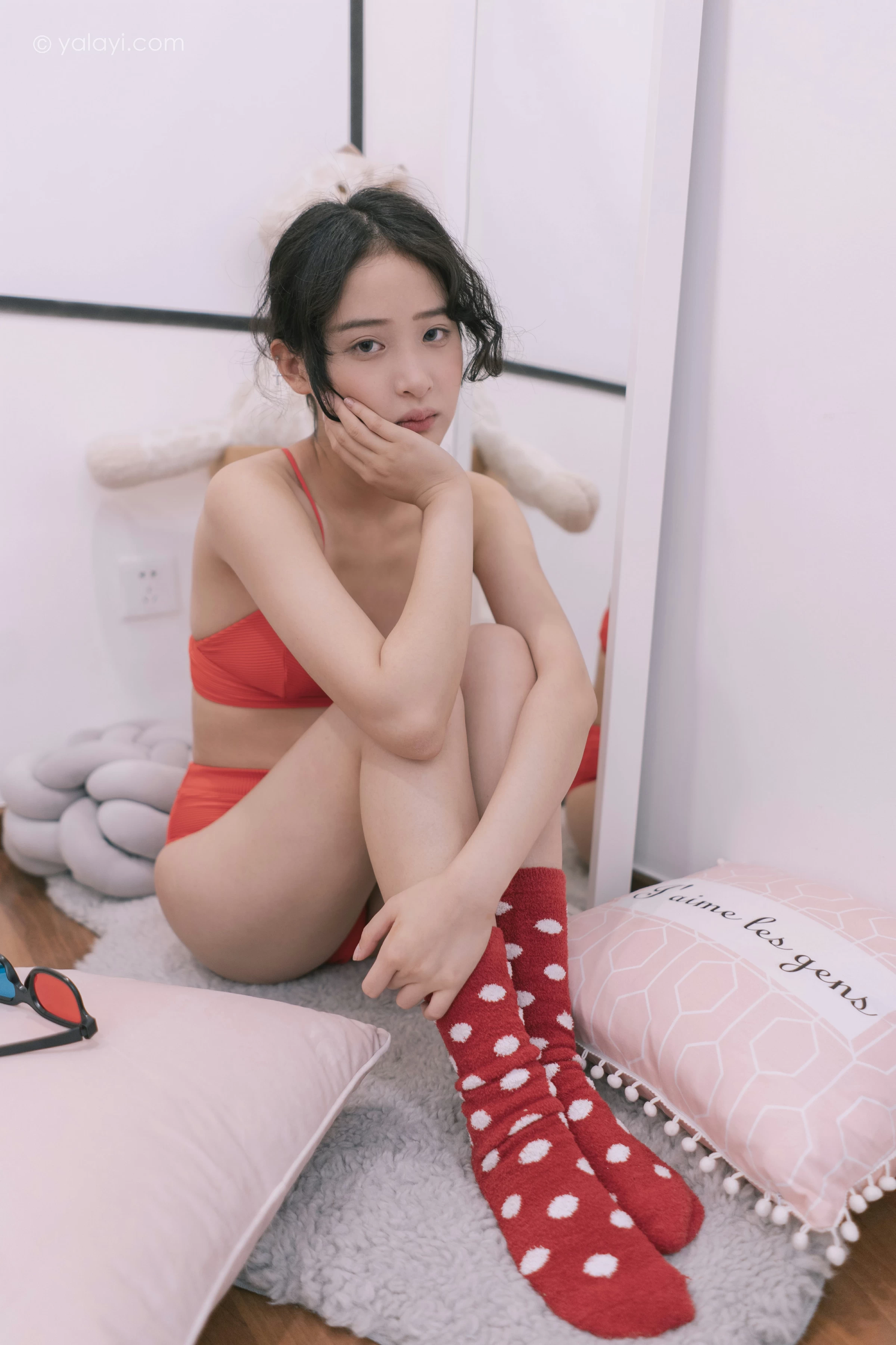 [YALAYI雅拉伊]NO.666 《太委屈》 西子 红色内衣居家私房写真集第13张