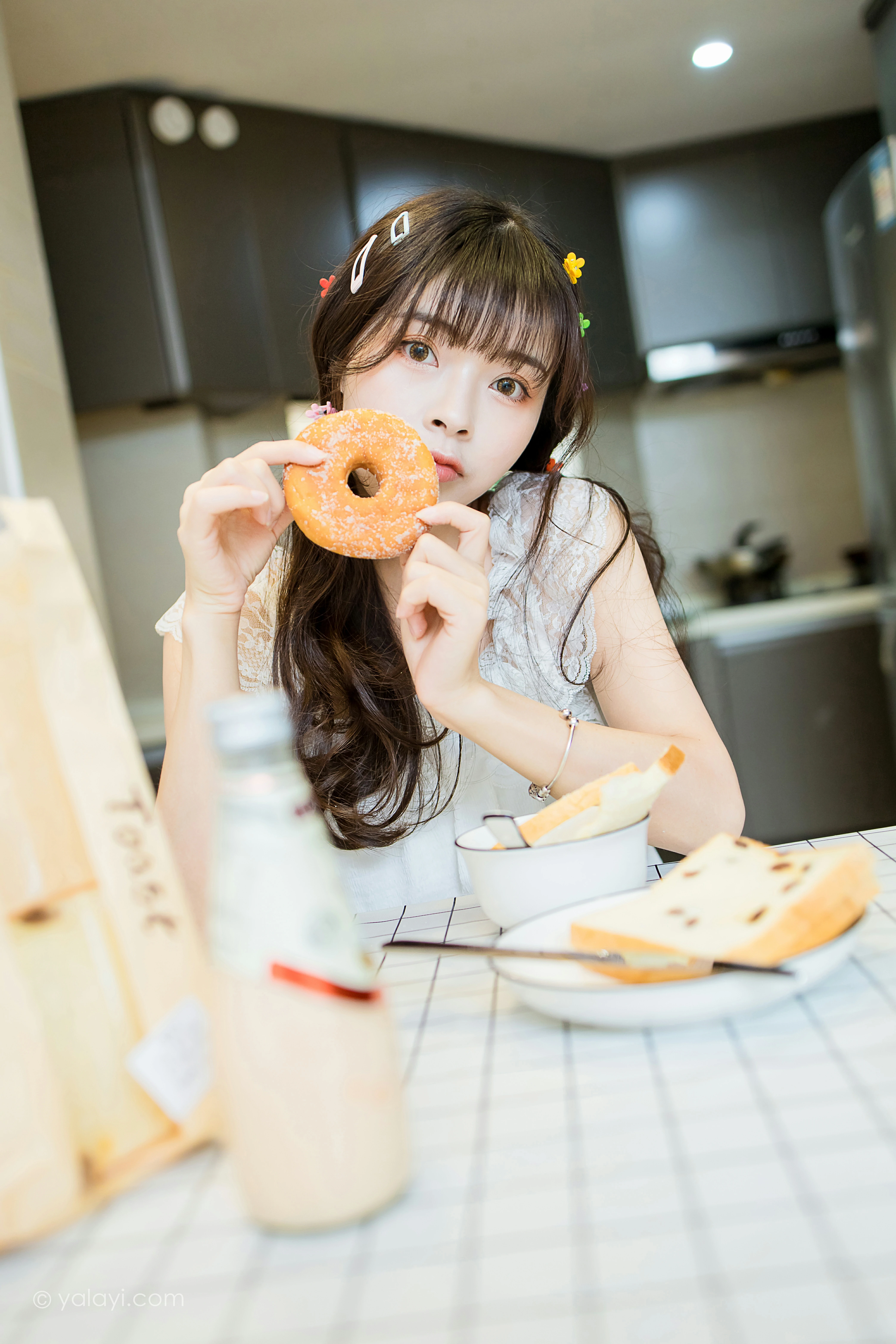 [YALAYI雅拉伊]NO.786 美好时光 程小蝶 白色蕾丝睡衣加短裤性感私房写真集第3张