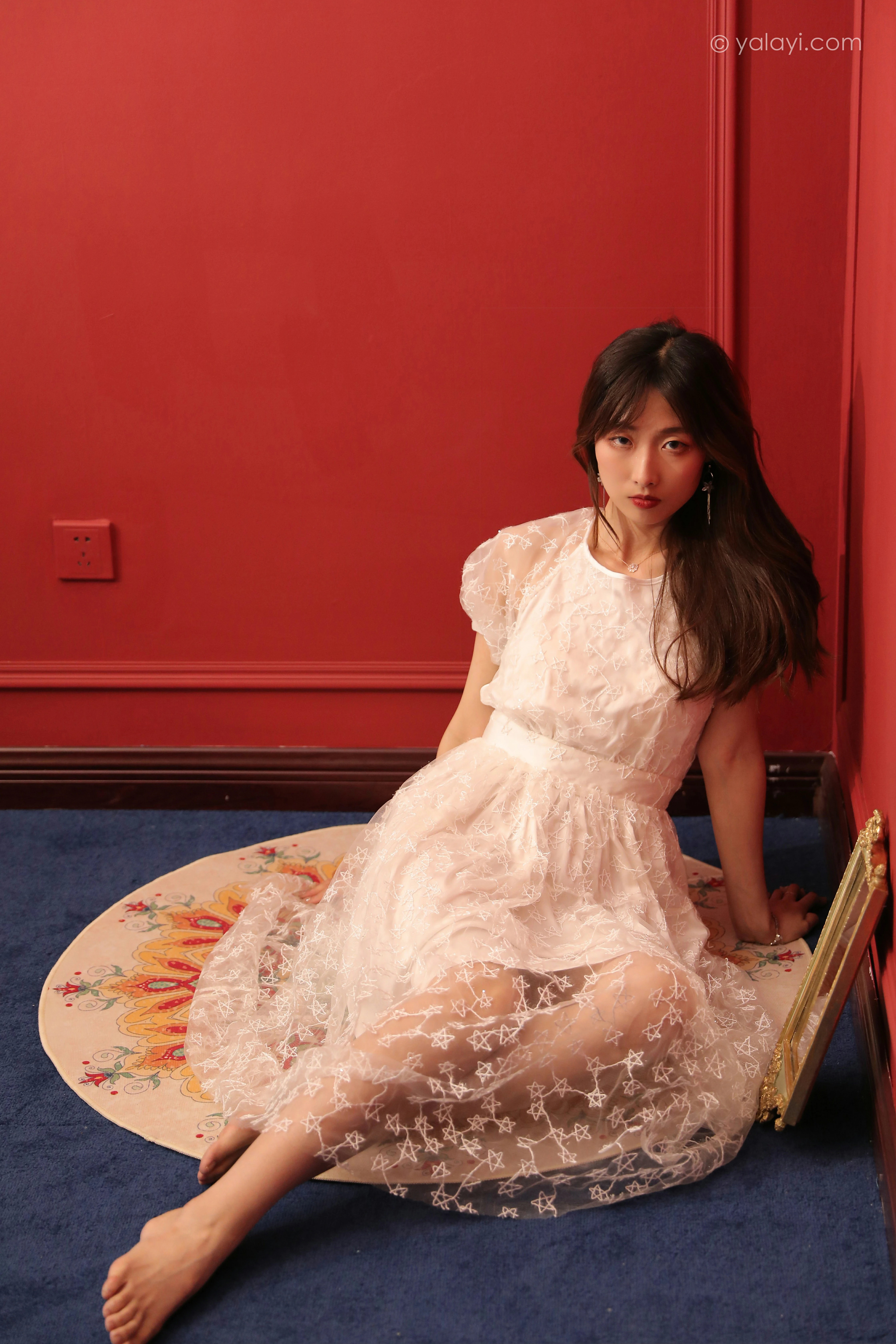 [YALAYI雅拉伊]NO.797 看着你离开 佳佳 白色透视蕾丝连衣裙居家私房写真集第10张