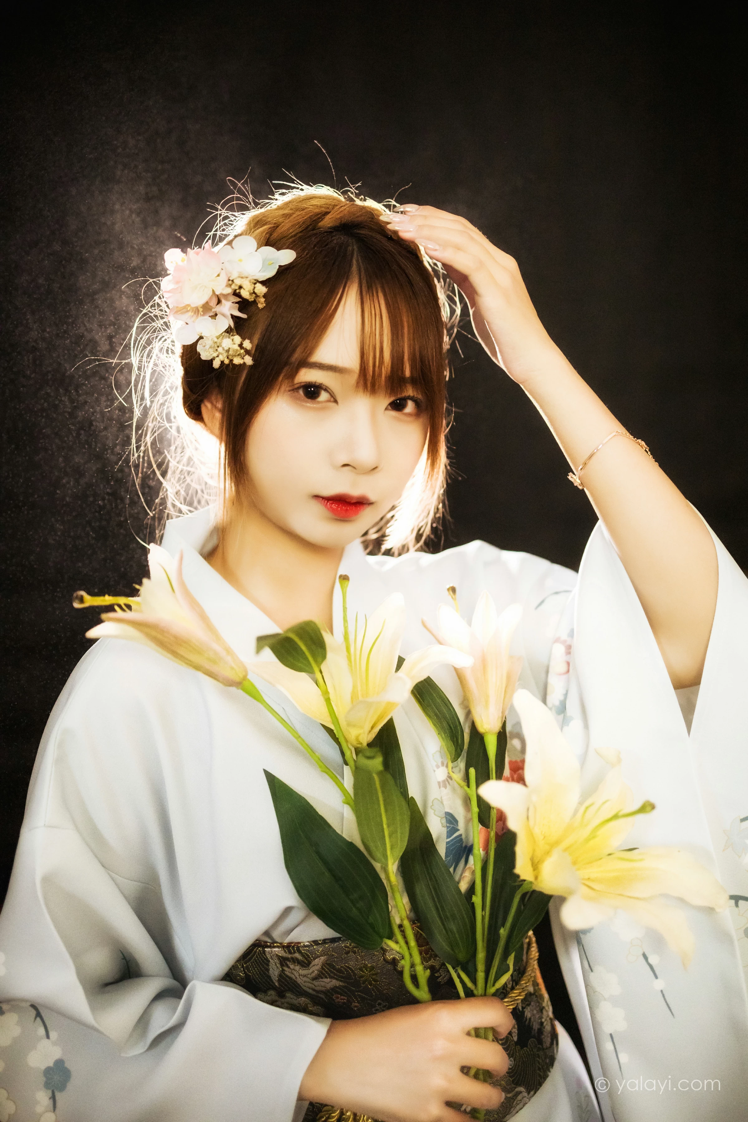 [YALAYI雅拉伊]NO.747 《神明少女》 阿禾 白色和服与蕾丝婚纱性感私房写真集第5张