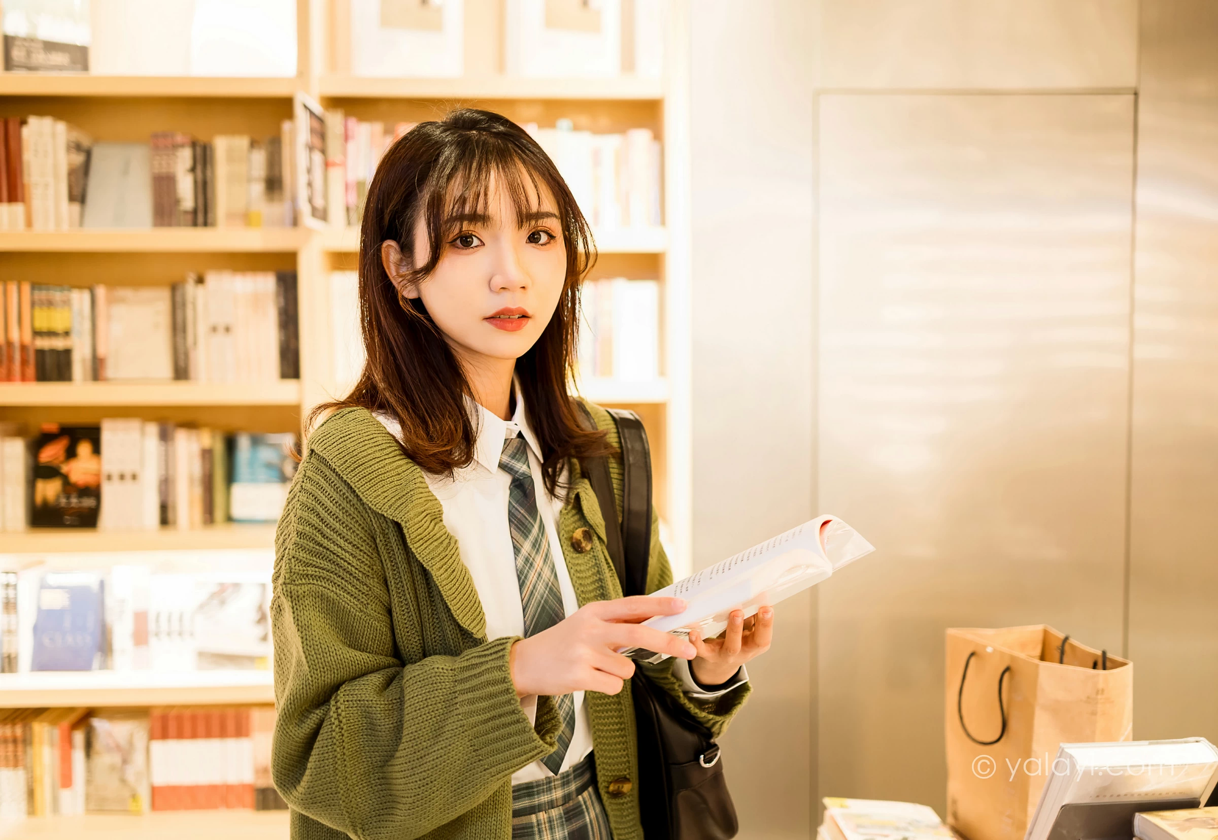 [YALAYI雅拉伊]NO.753 一起补习的日子 果果 连身外套与JK制服加格子短裙清纯写真集第2张