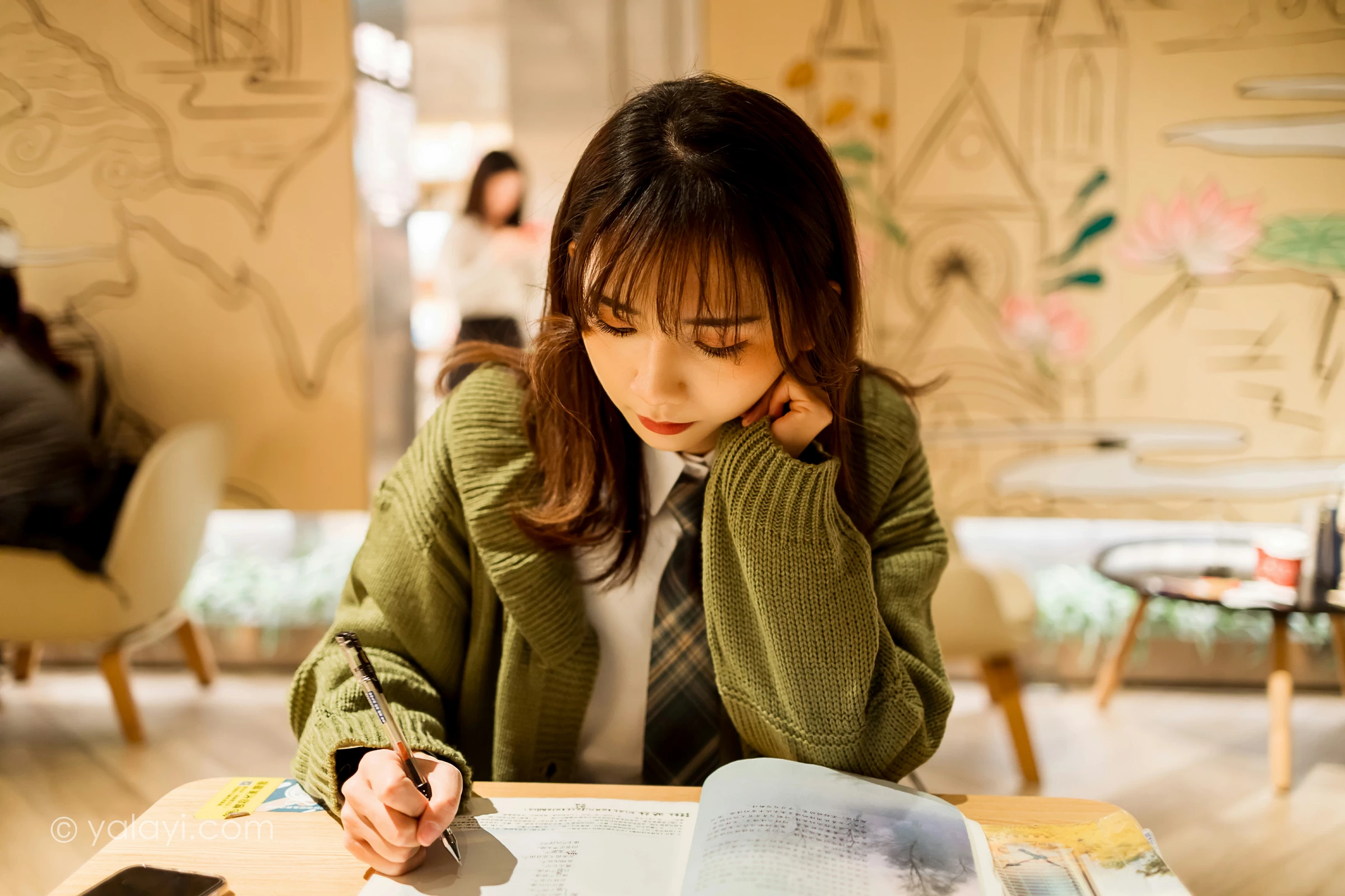 [YALAYI雅拉伊]NO.753 一起补习的日子 果果 连身外套与JK制服加格子短裙清纯写真集第5张