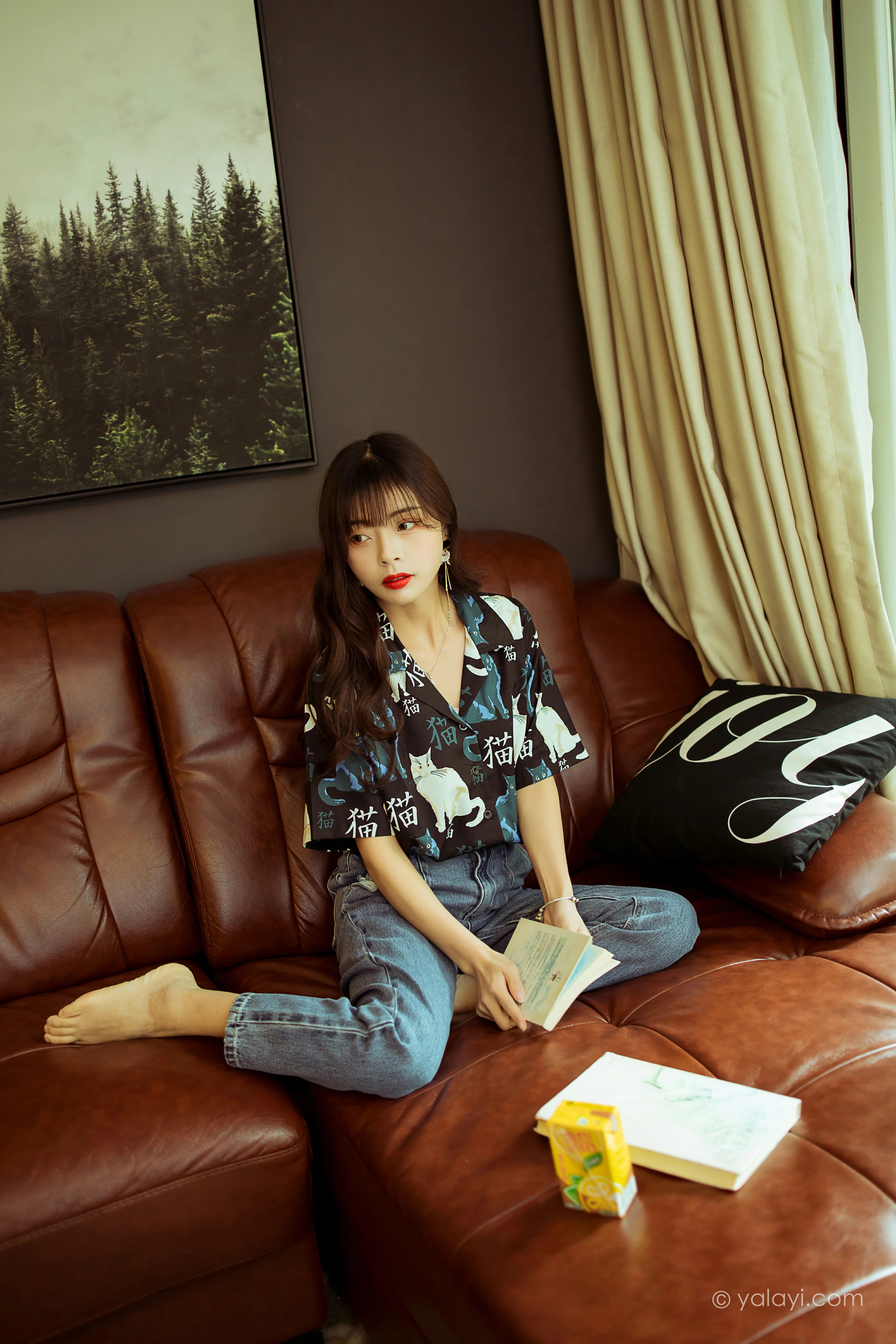 [YALAYI雅拉伊]NO.789 当年情 程小蝶 黑色衬衫加牛仔长裤性感写真集第1张