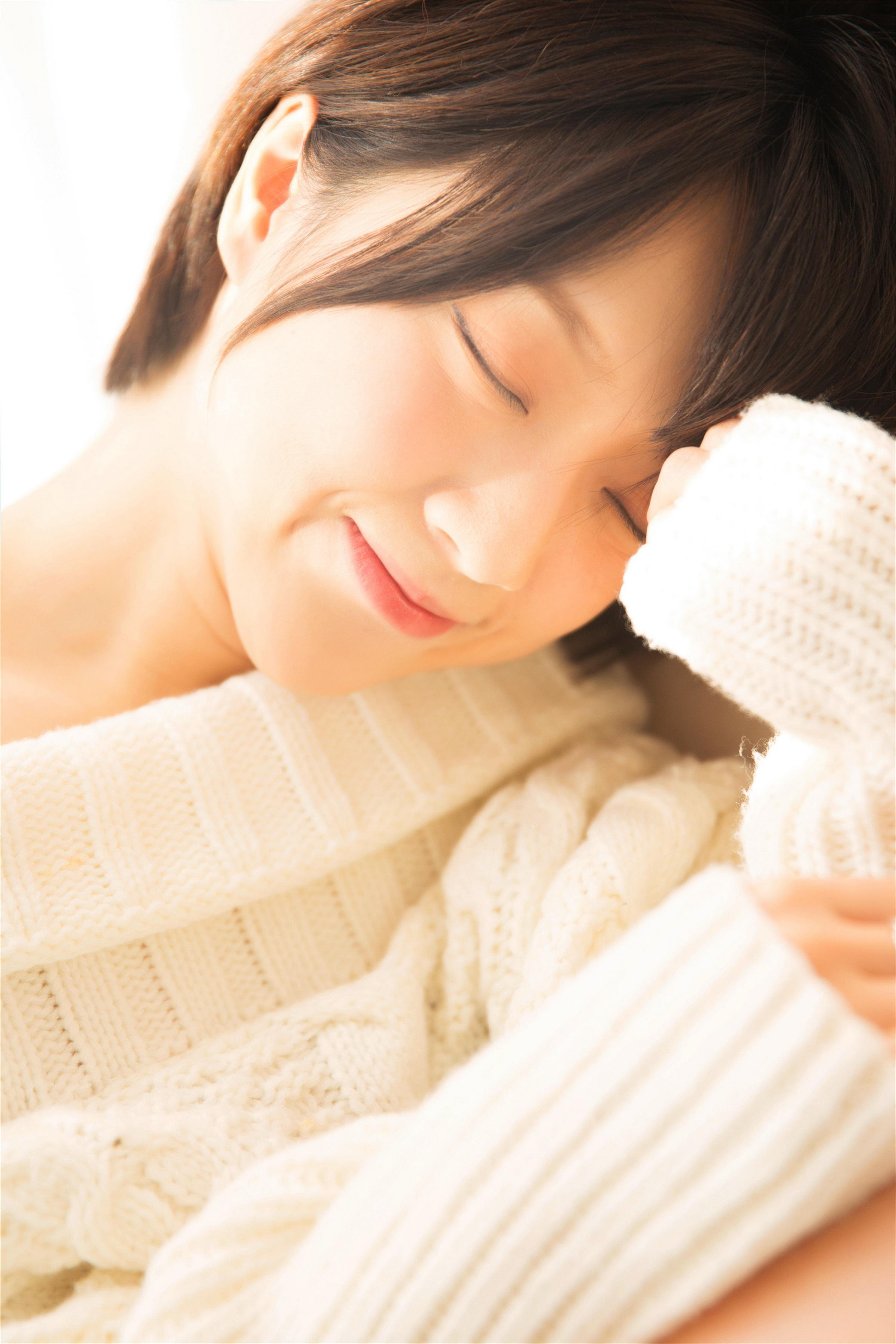 [YALAYI雅拉伊]2023.03.10 清新小女生 白色连身毛衣居家私房写真集第8张