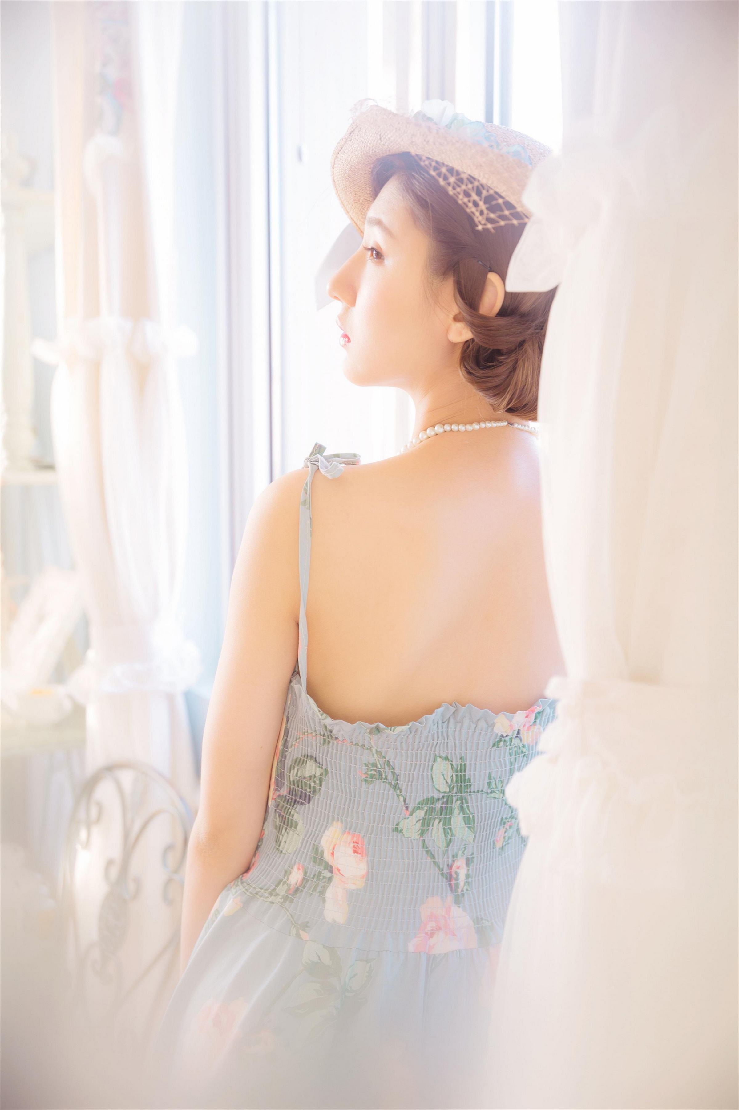 [YALAYI雅拉伊]2023.04.07 花样青春 现代名媛灰色吊带连衣裙清纯写真集第10张