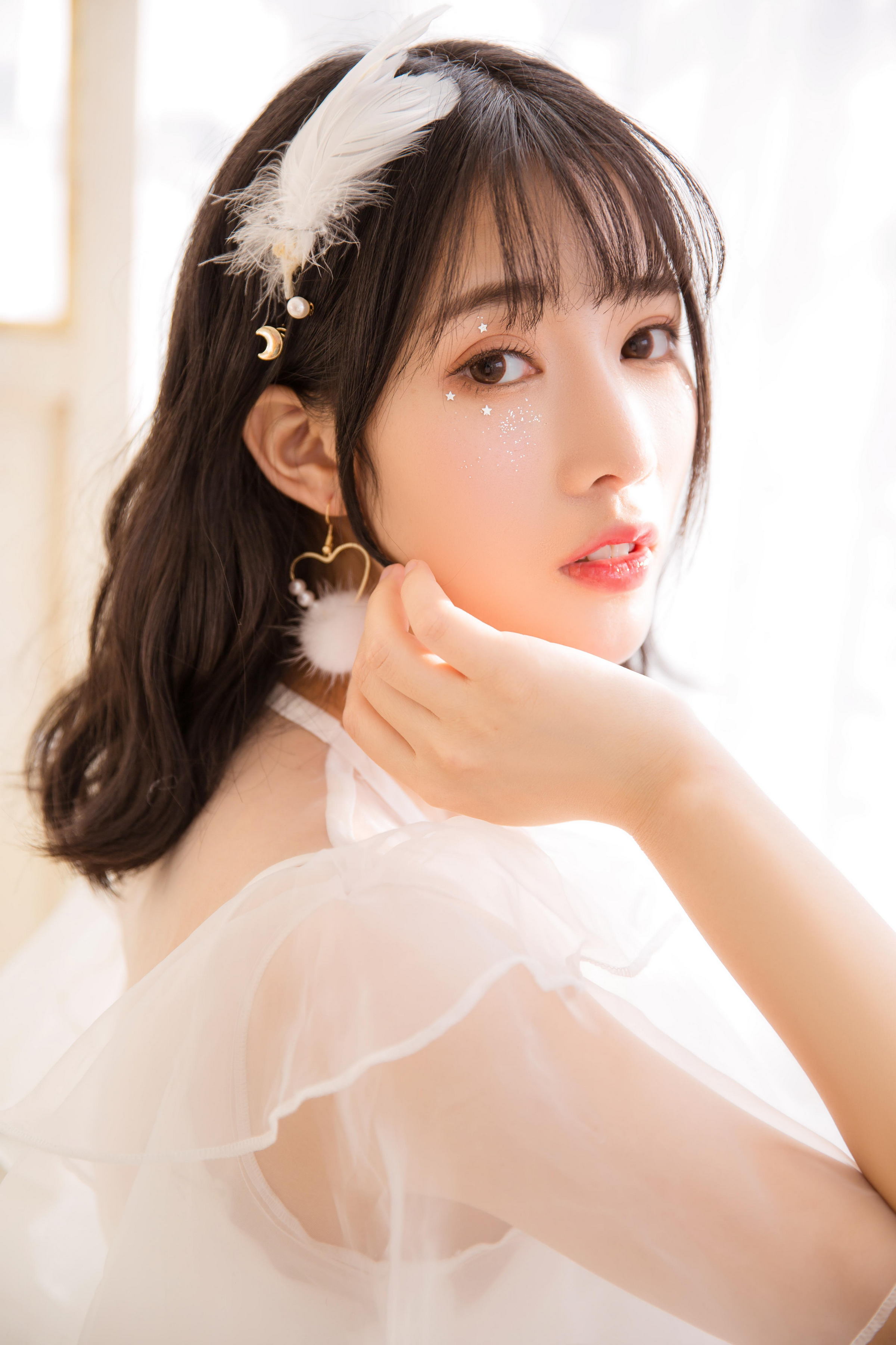 [YALAYI雅拉伊]2023.06.09 单纯美好 清纯居家少女 灰色毛衣加白色短裤与透视裸背连衣裙私房写真集第10张