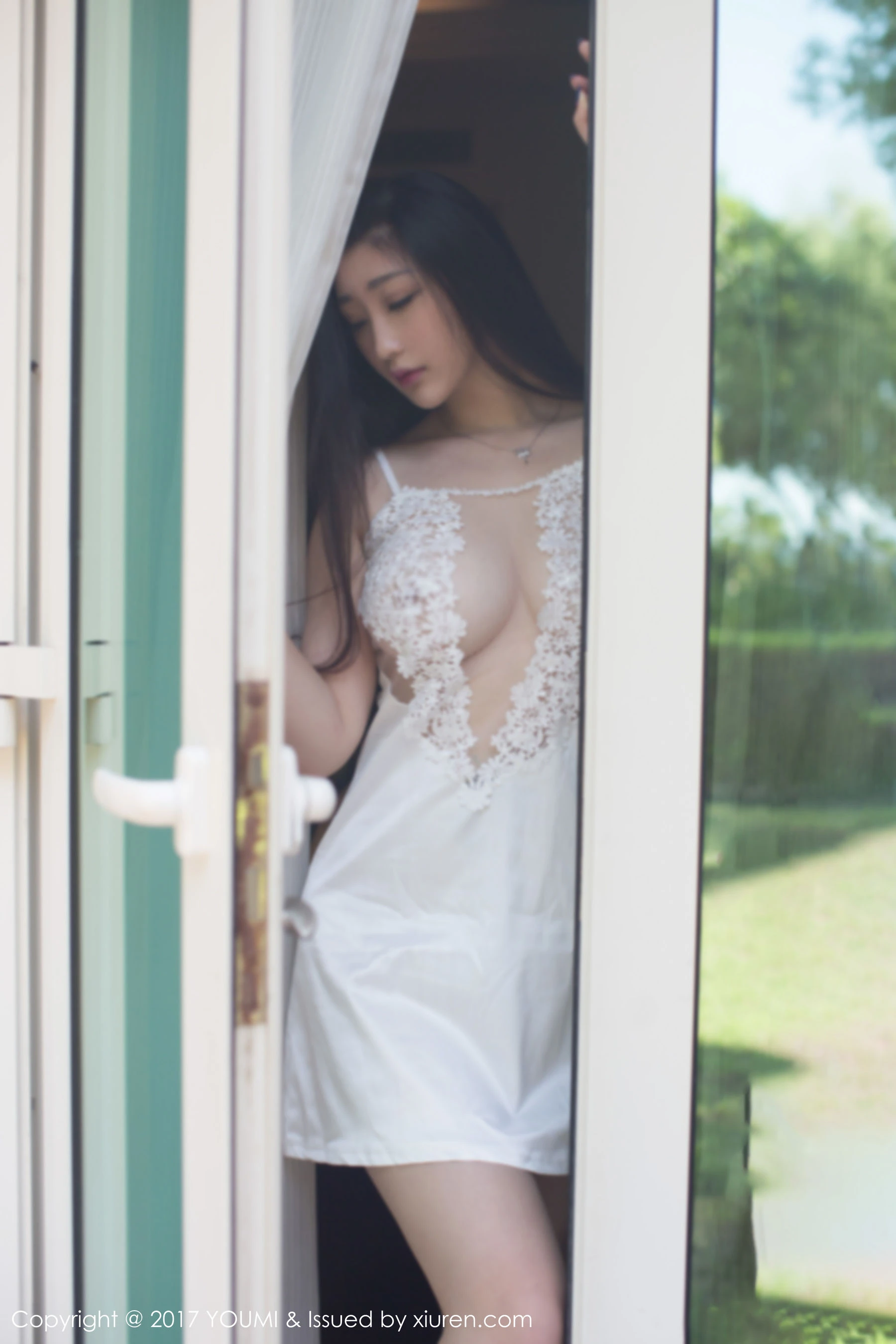  妲己_Toxic《SM手铐制服诱惑+半透蕾丝吊带》 尤蜜荟YouMi Vol.077第12张