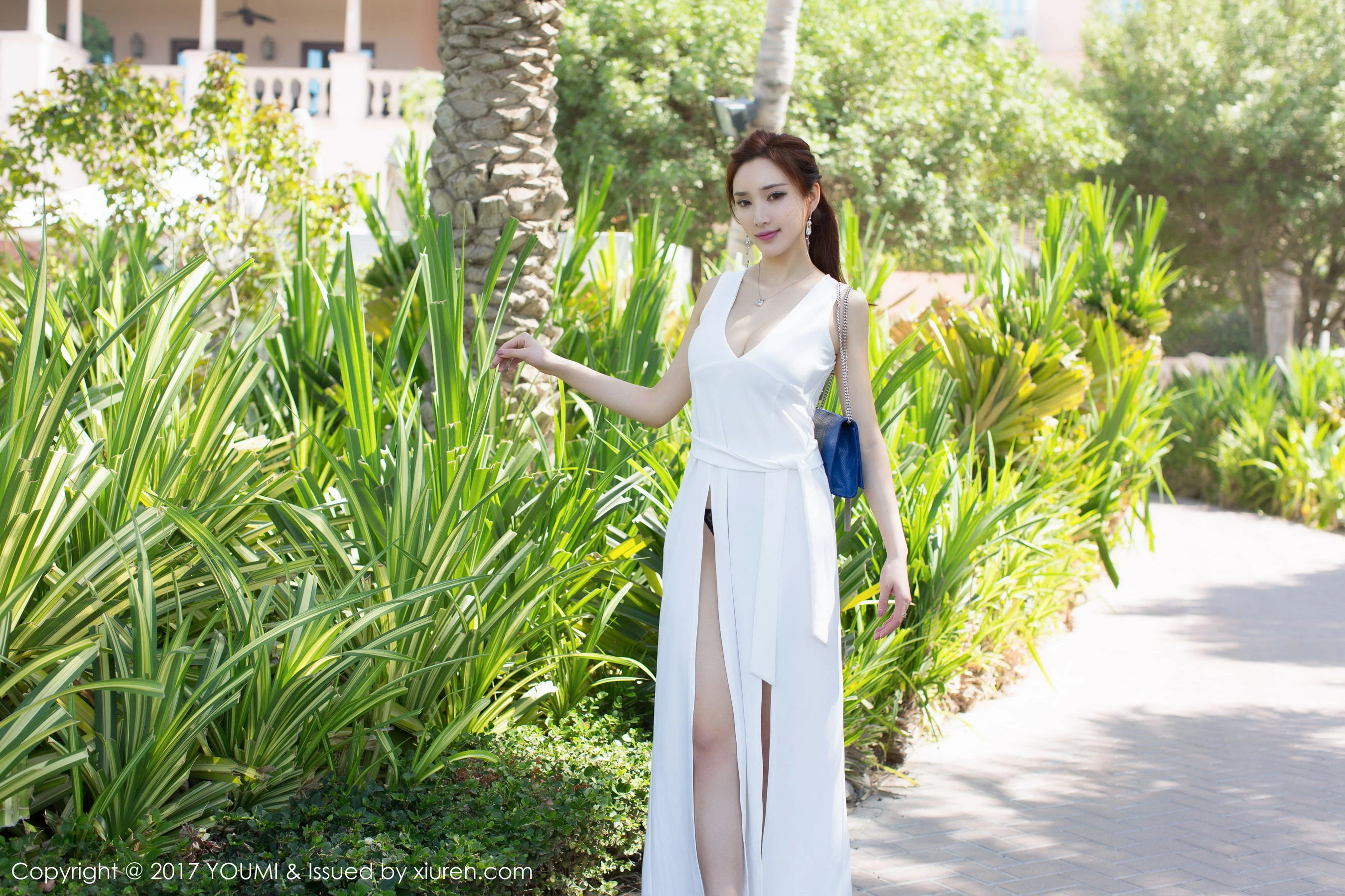 土肥圆矮挫穷《高叉礼服+真空情趣内衣》 尤蜜荟 VOL.089第8张