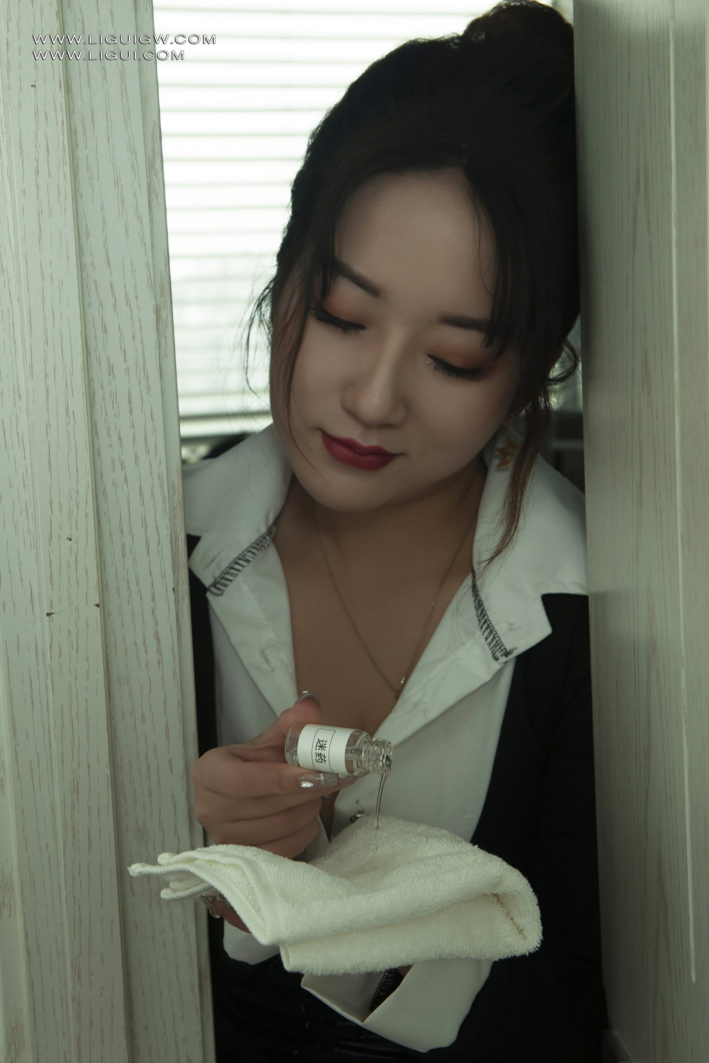 [Ligui丽柜] 2025.11.07 与OL同事的缚戏迷情 Xixi第2张