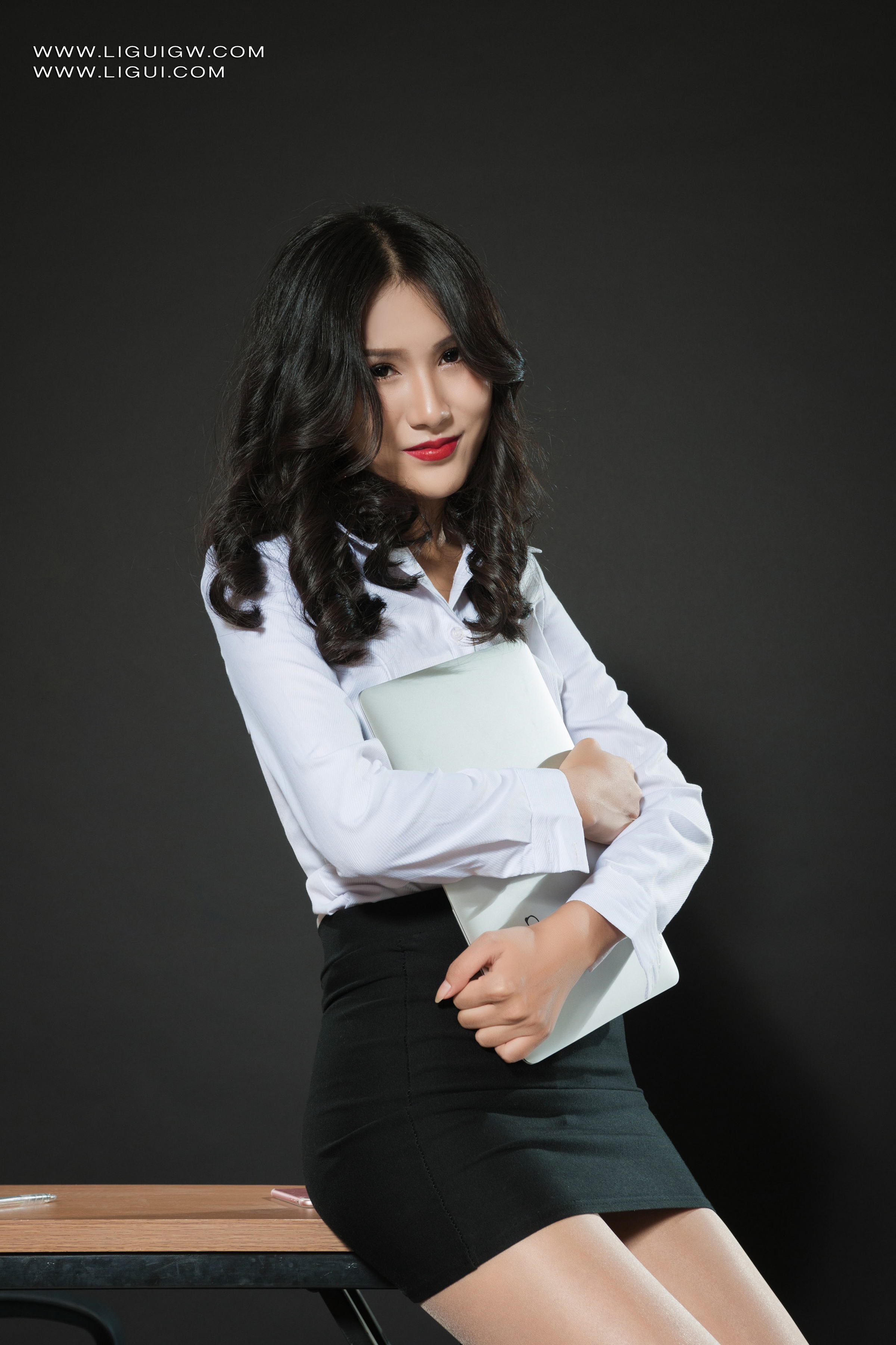 [Ligui丽柜] 2025.11.17《丽柜美腿新秀的丝袜职业装》小飞  Xiaofei第4张